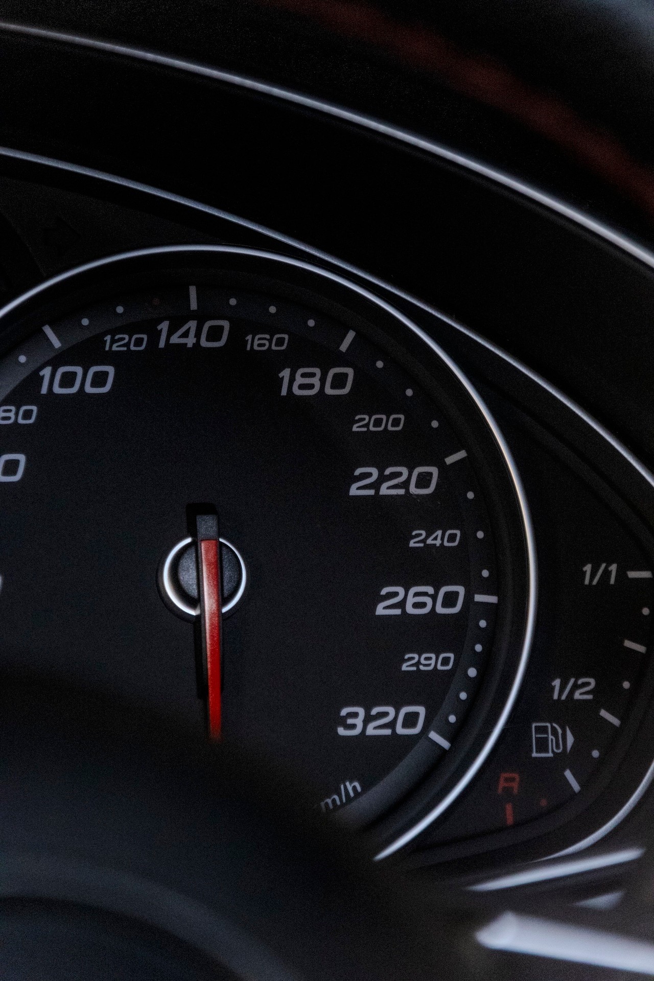 AUDI 4.0 V8 TFSI perform. qu. T-Tr.-image-10