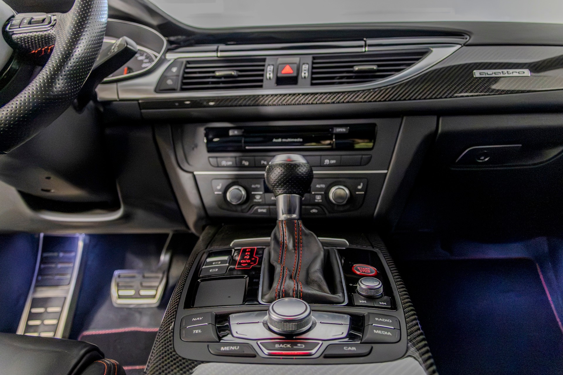 AUDI 4.0 V8 TFSI perform. qu. T-Tr.-image-11