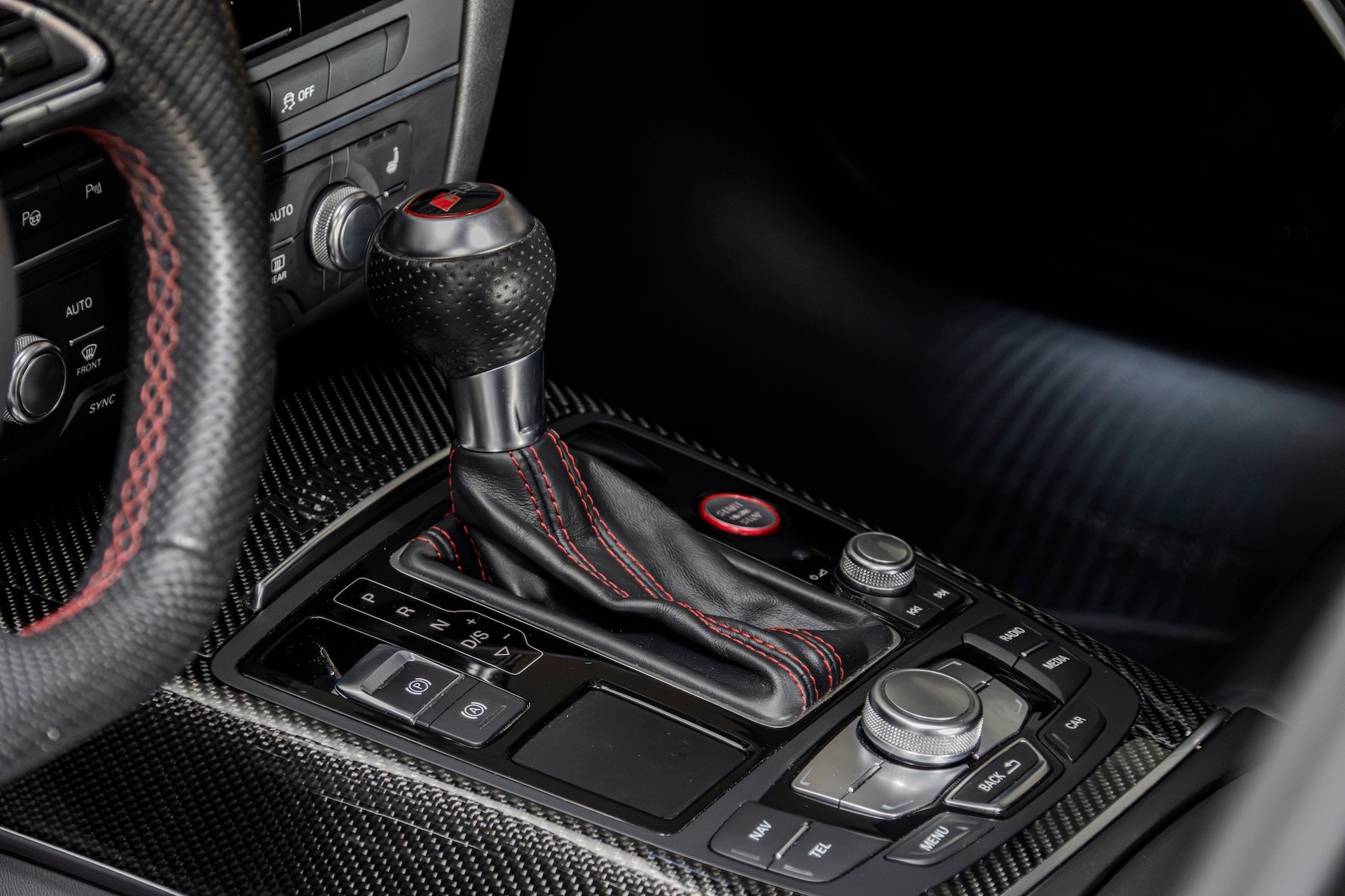 AUDI 4.0 V8 TFSI perform. qu. T-Tr.-image-9