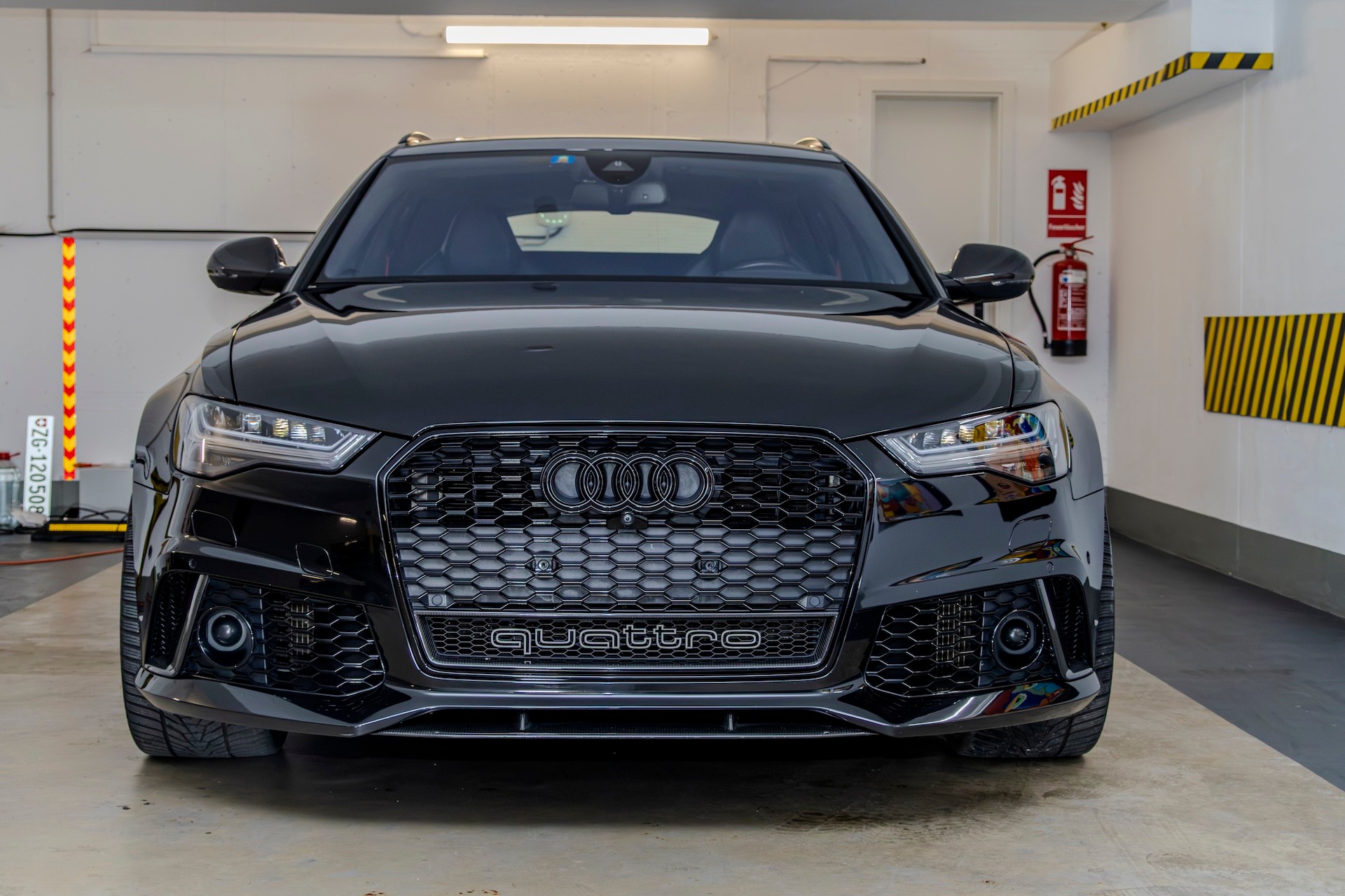 AUDI 4.0 V8 TFSI perform. qu. T-Tr.-image-2