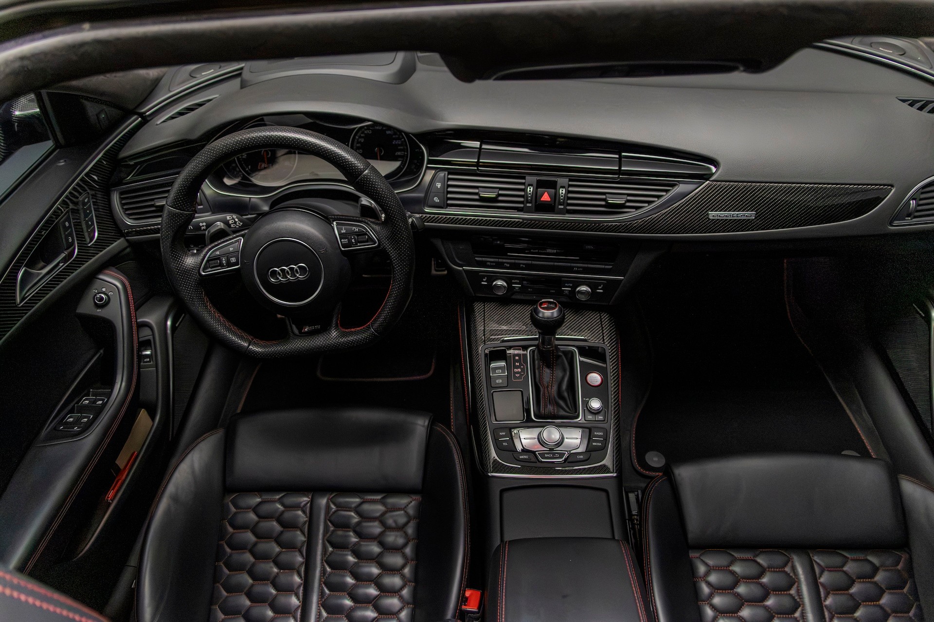 AUDI 4.0 V8 TFSI perform. qu. T-Tr.-image-16