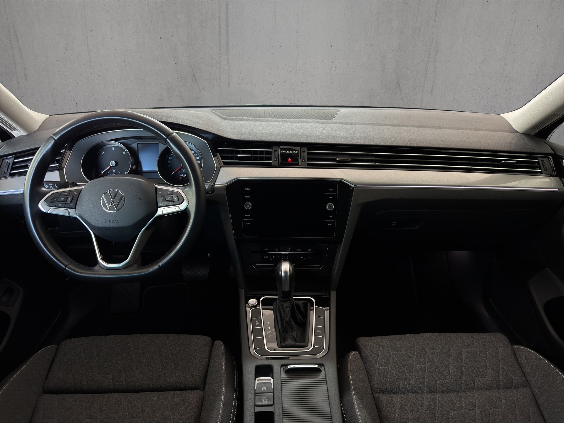 VW Passat Variant 2.0 TDI Elegancé Business DSG "AHK-Navi-RF.-Kamera-Matrix LED"-image-10