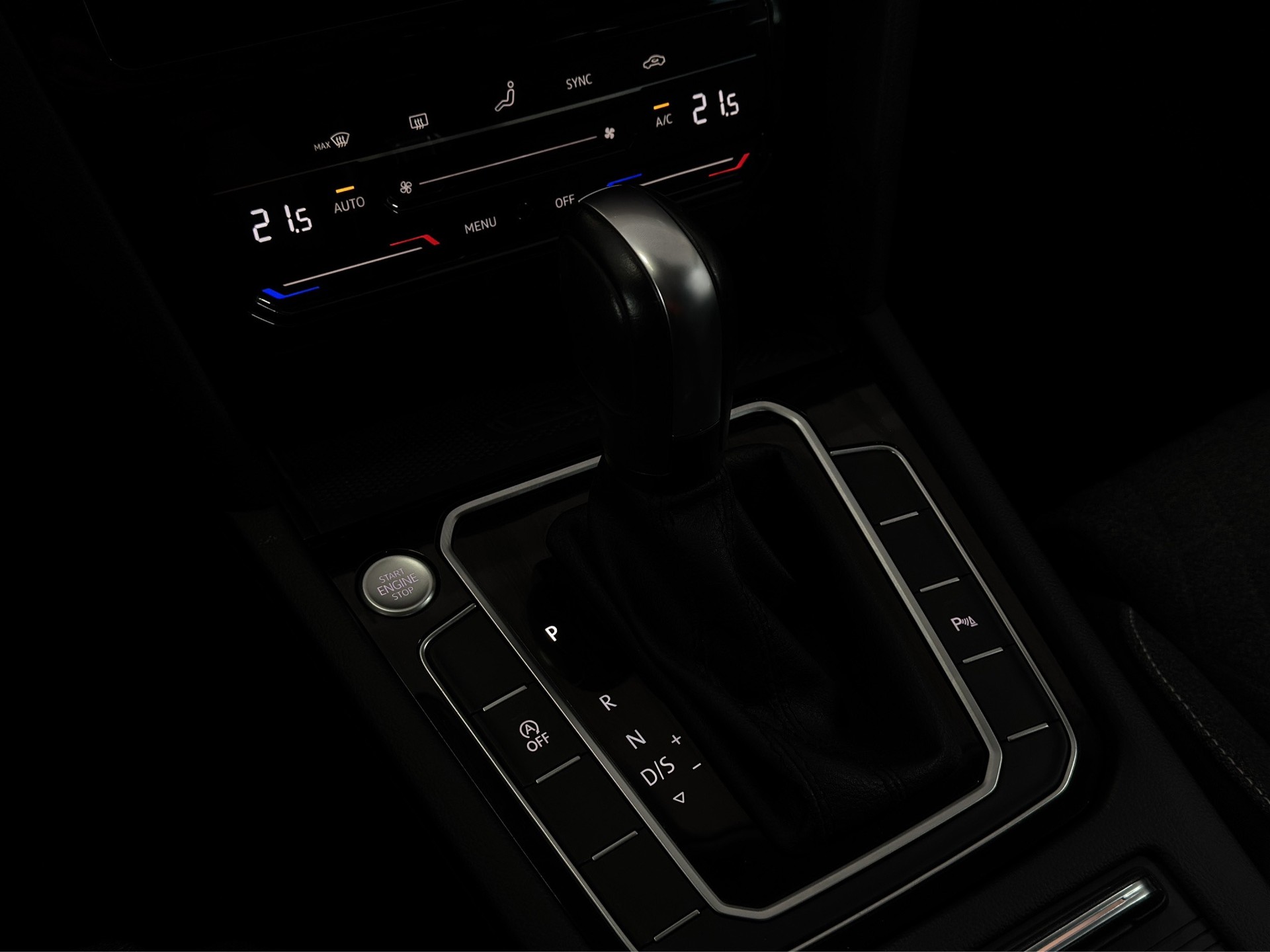 VW Passat Variant 2.0 TDI Elegancé Business DSG "Navi-RF.-Kamera-Matrix-Digital Cockpit"-image-13