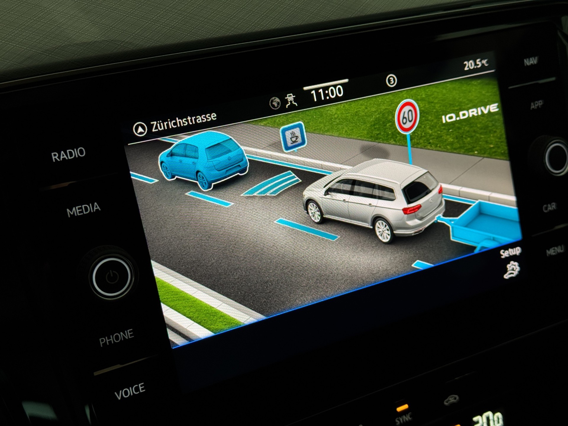 VW Passat Variant 2.0 TDI Elegancé Business DSG "AHK-Navi-RF.-Kamera-Matrix LED"-image-18