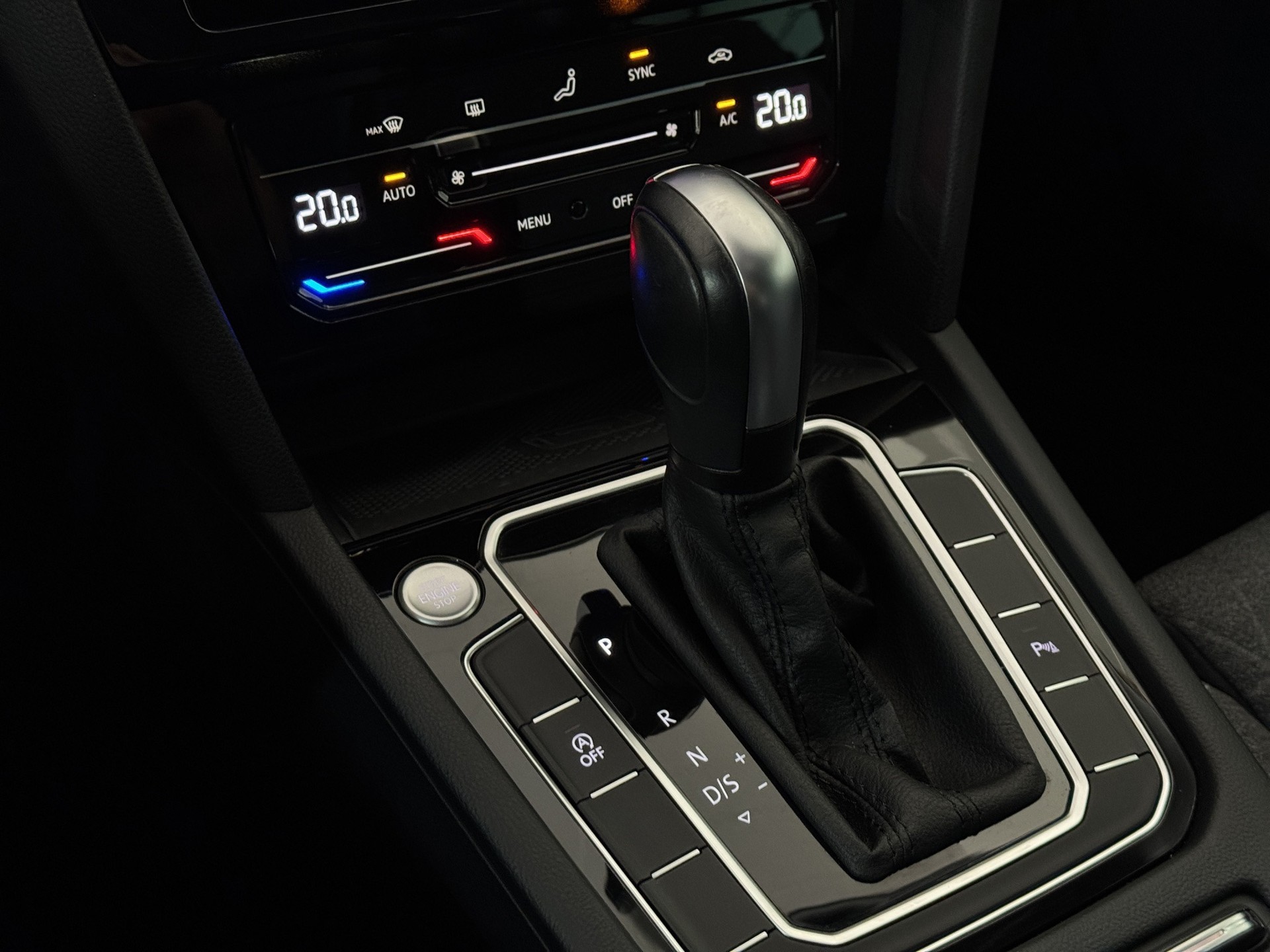 VW Passat Variant 2.0 TDI Elegancé Business DSG "AHK-Navi-RF.-Kamera-Matrix LED"-image-14