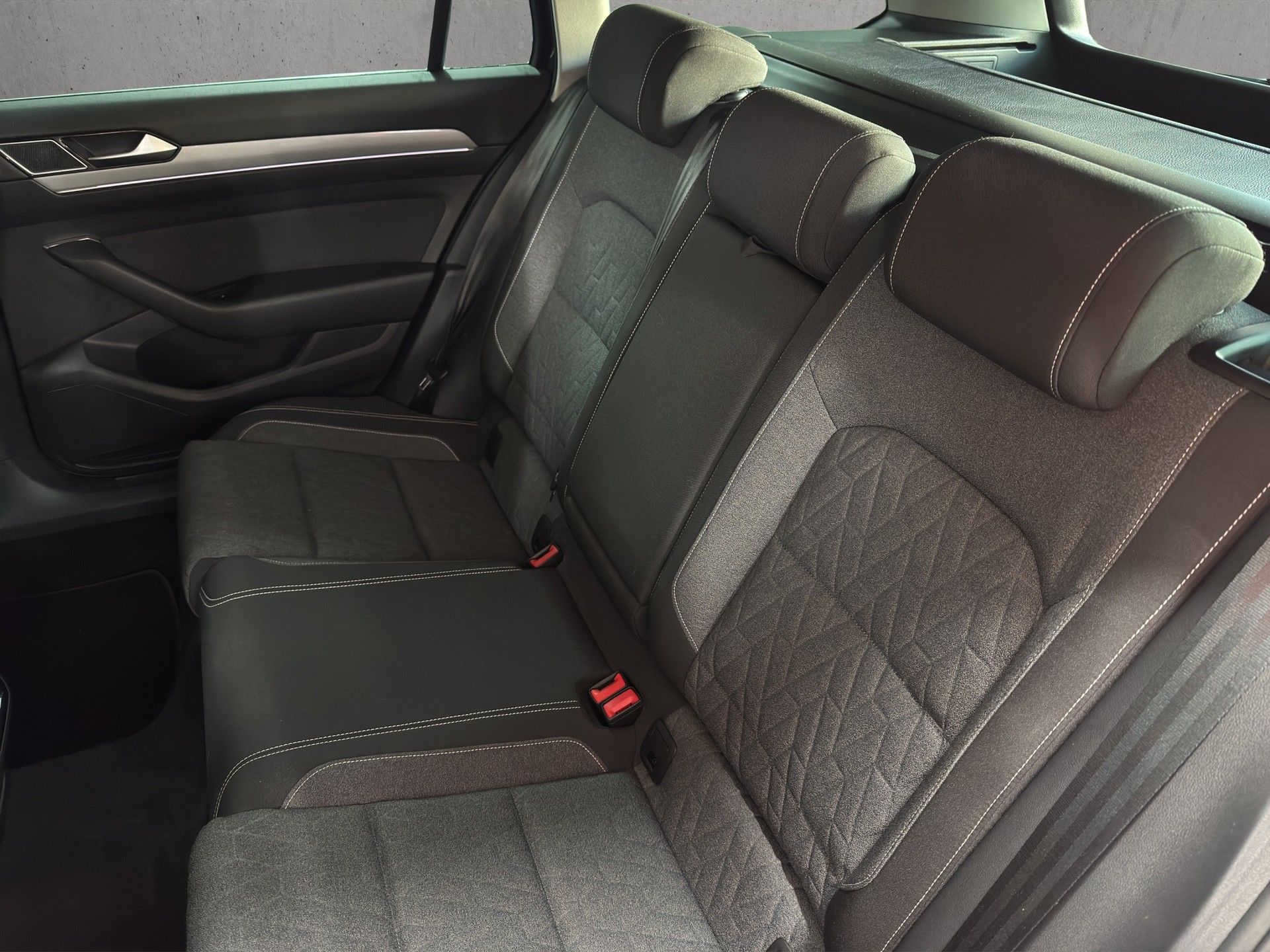 VW Passat Variant 2.0 TDI Elegancé Business DSG "Navi-RF.-Kamera-Matrix-Digital Cockpit"-image-9
