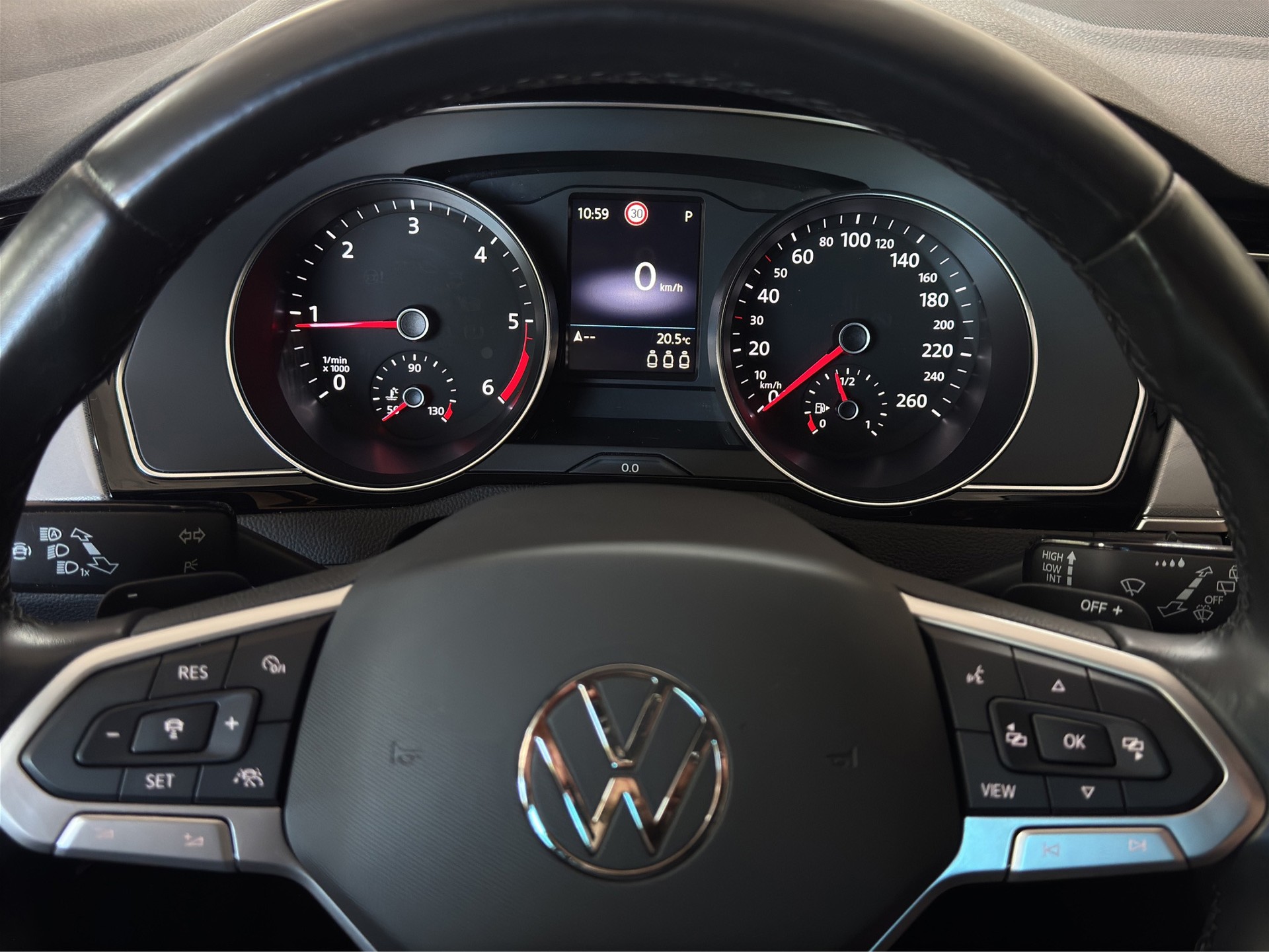 VW Passat Variant 2.0 TDI Elegancé Business DSG "AHK-Navi-RF.-Kamera-Matrix LED"-image-13