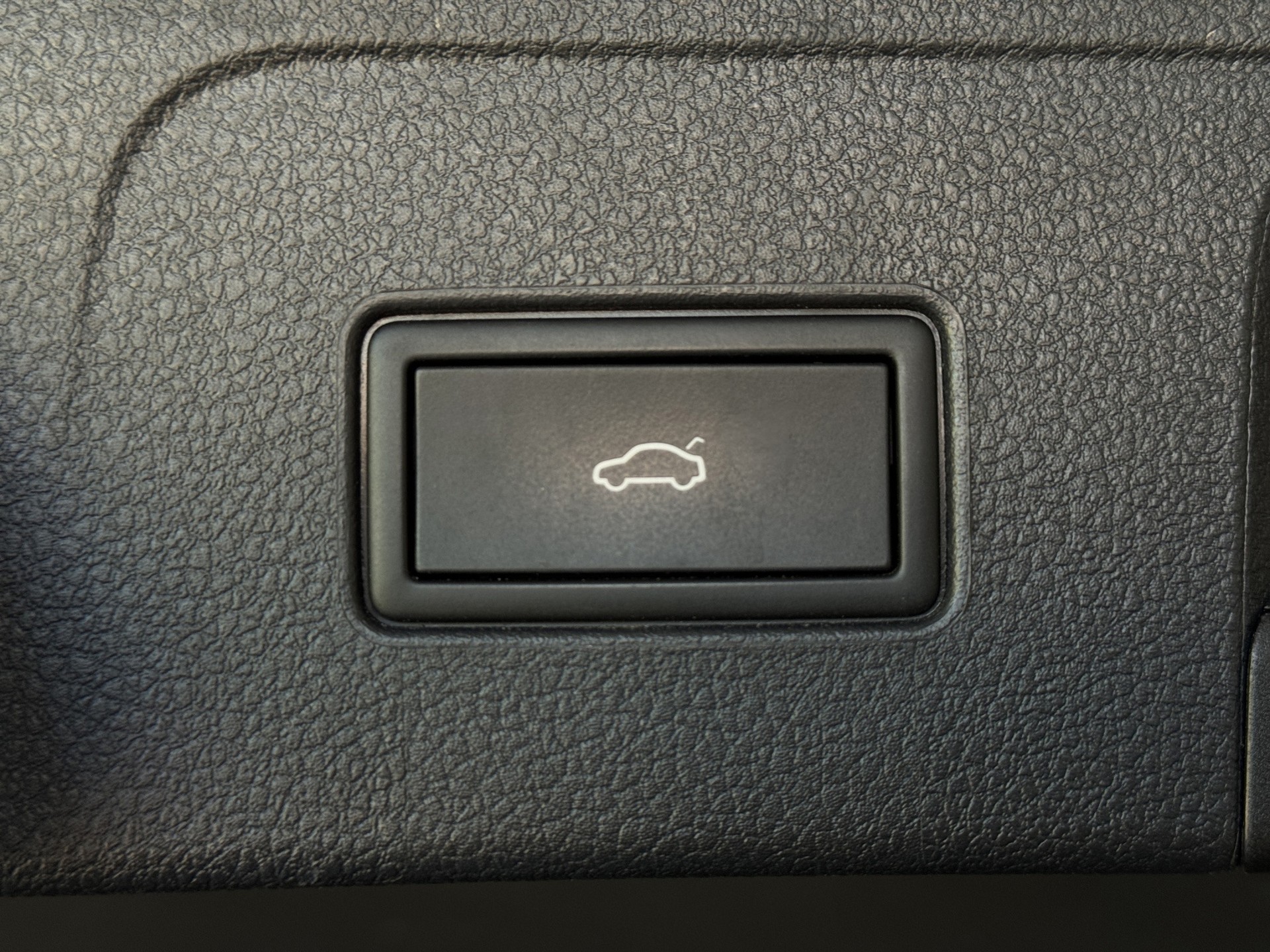 VW Passat Variant 2.0 TDI Elegancé Business DSG "AHK-Navi-RF.-Kamera-Matrix LED"-image-21