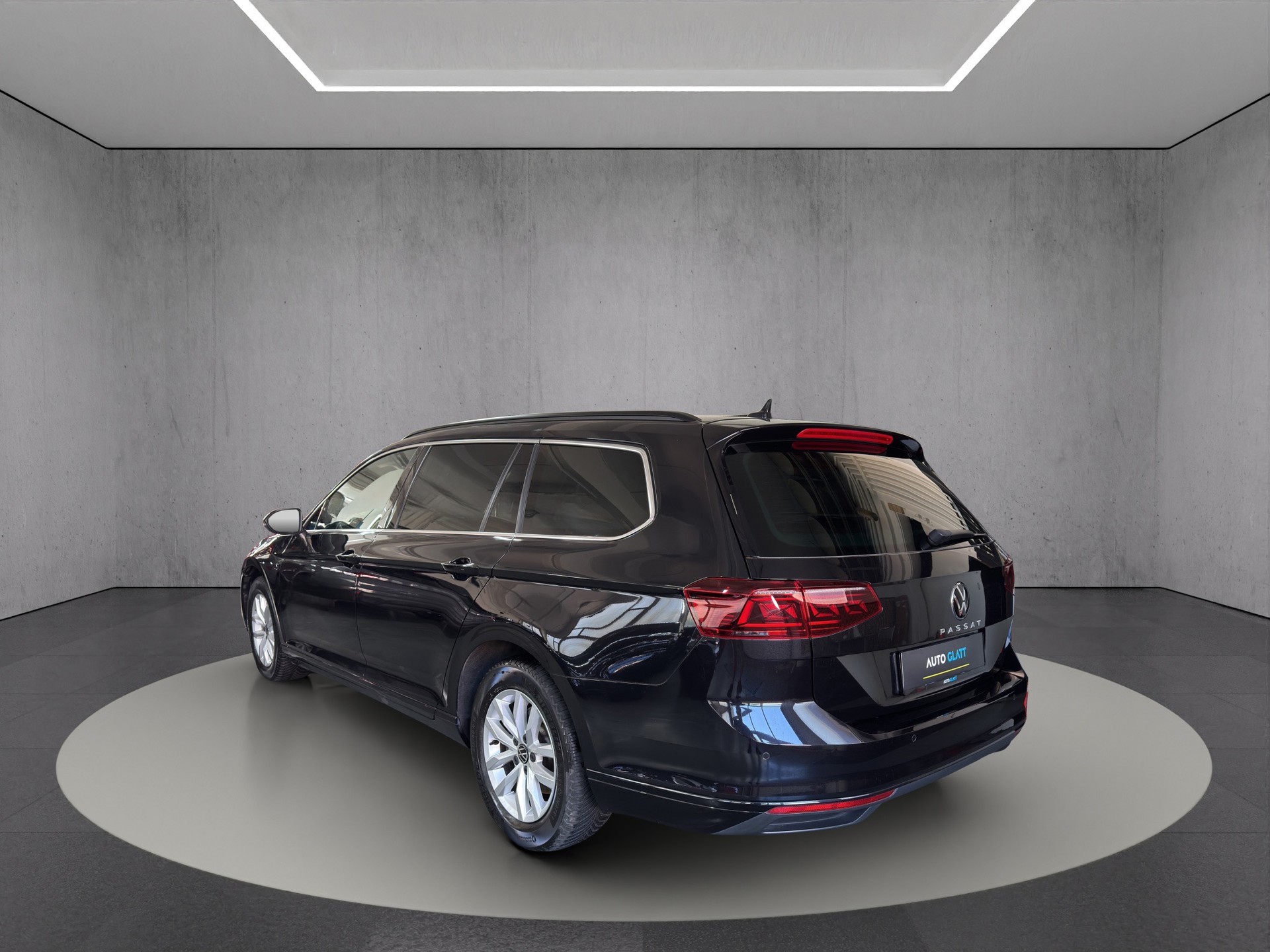 VW Passat Variant 2.0 TDI Elegancé Business DSG "AHK-Navi-RF.-Kamera-Matrix LED"-image-4