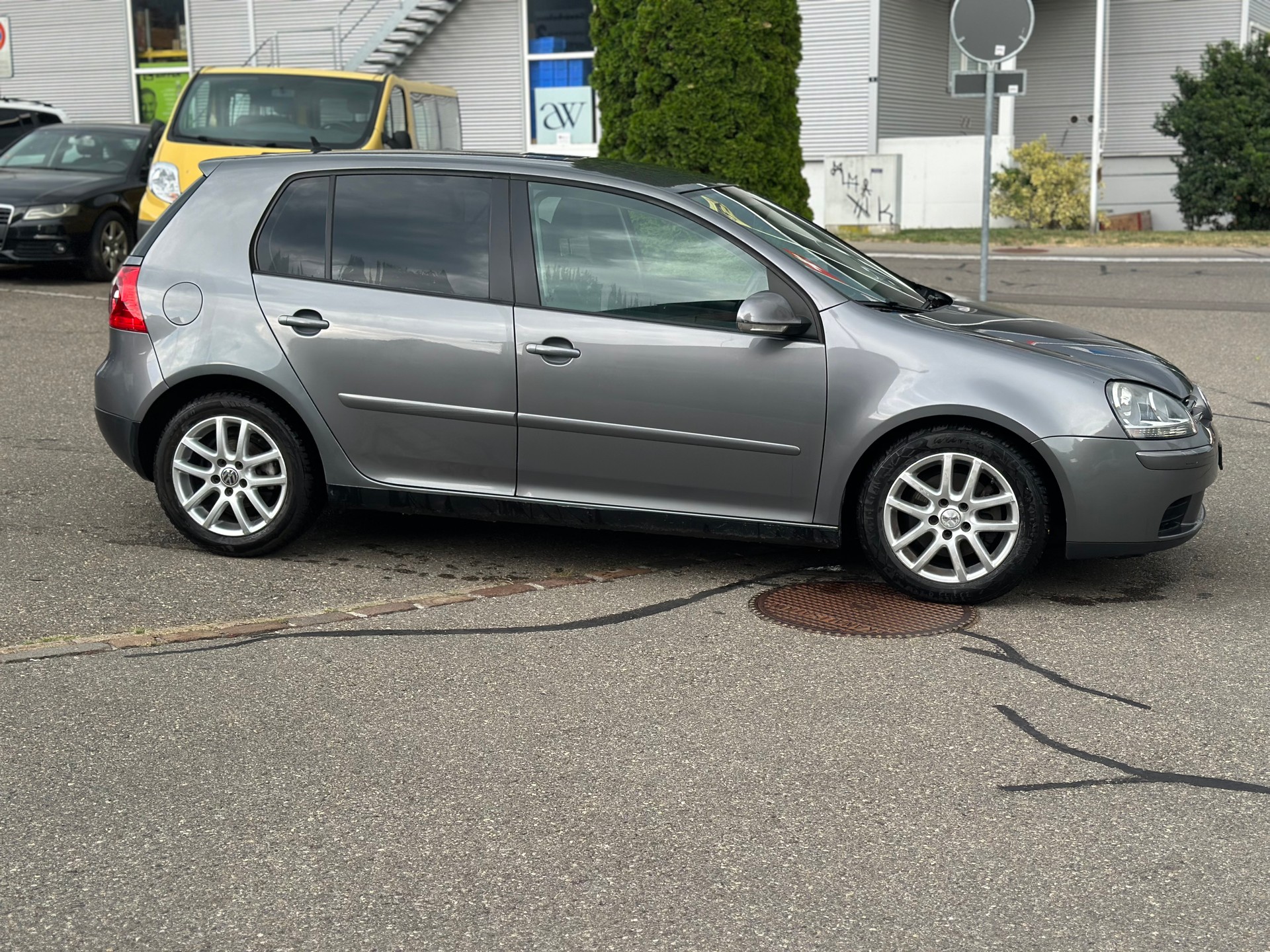 VW Golf 2.0 TDI Sportline 4Motion-image-4