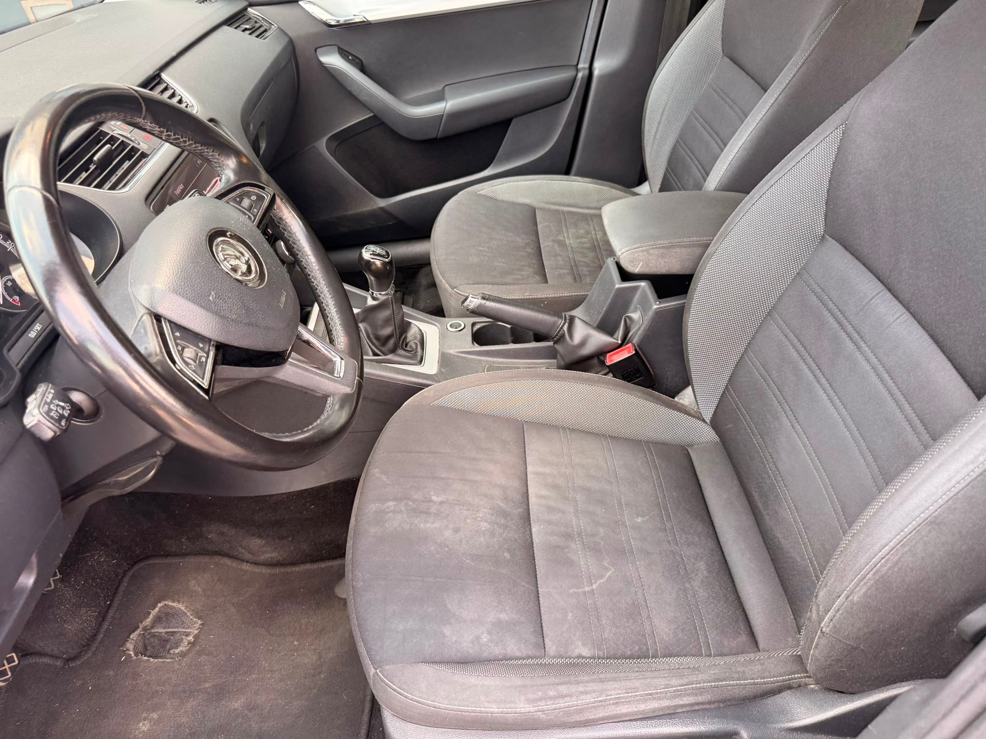 SKODA Octavia Combi 1.5 TSI Ambition-image-8