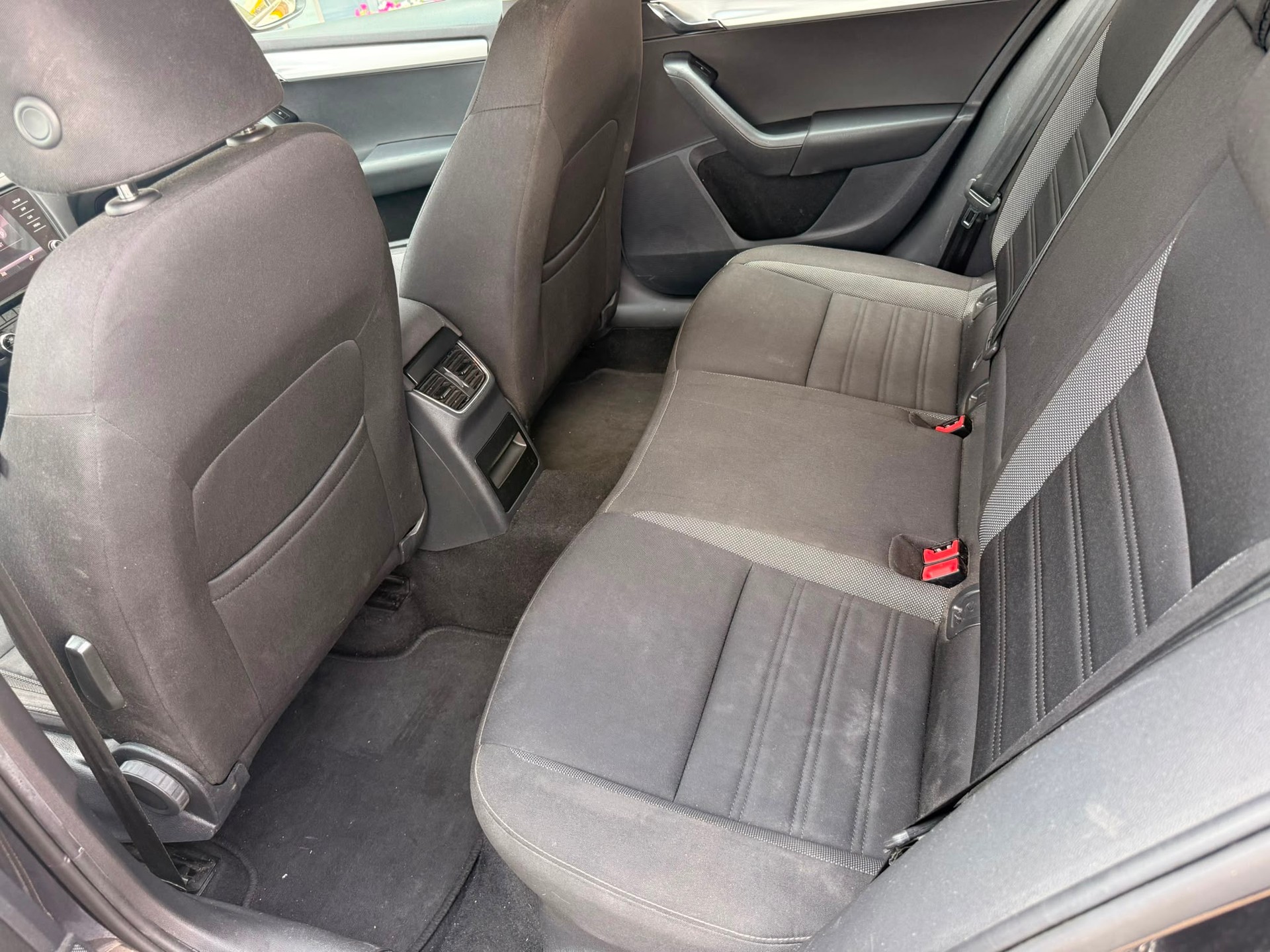SKODA Octavia Combi 1.5 TSI Ambition-image-9