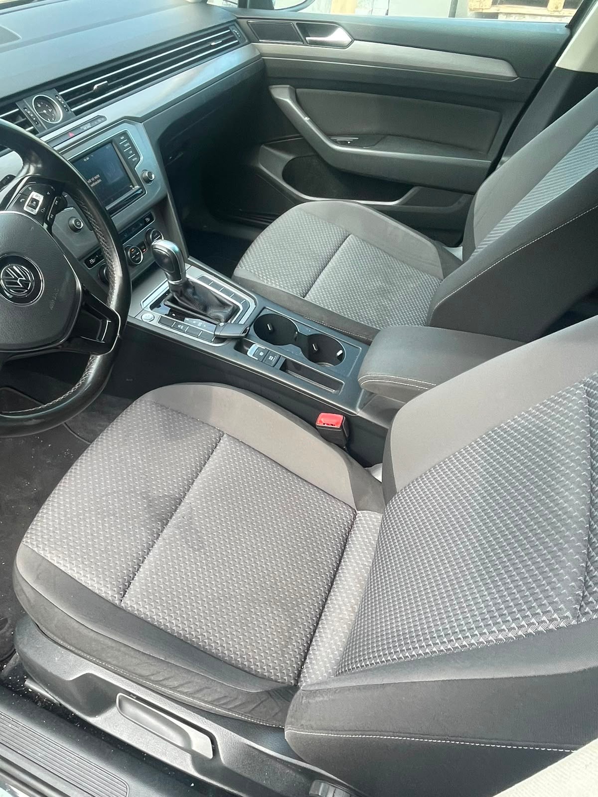 VW Passat Variant 2.0 TDI BMT Trendline DSG-image-5