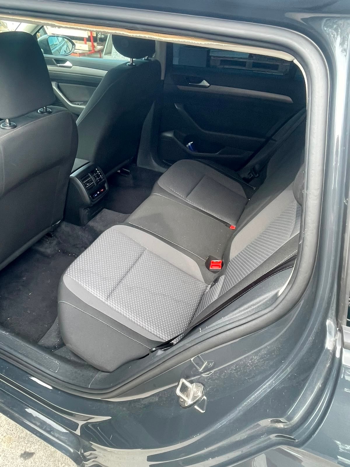 VW Passat Variant 2.0 TDI BMT Trendline DSG-image-7