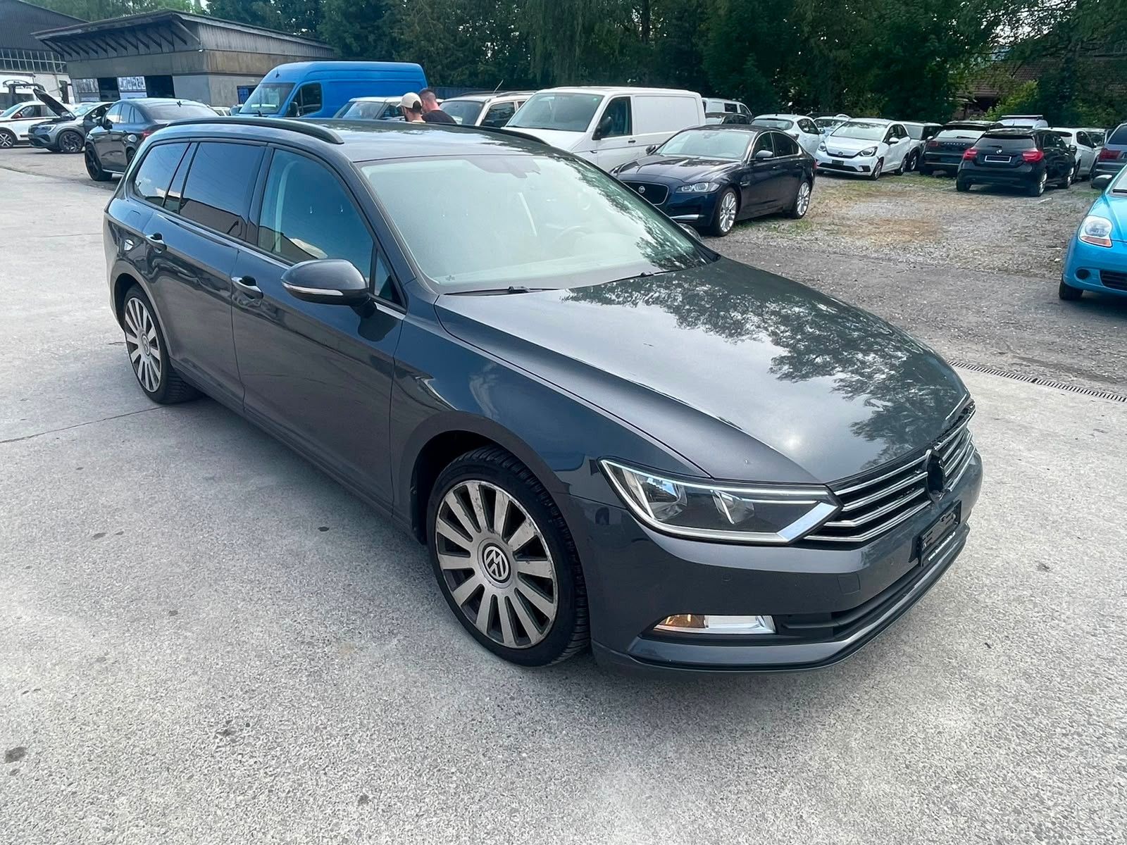 VW Passat Variant 2.0 TDI BMT Trendline DSG-image-2