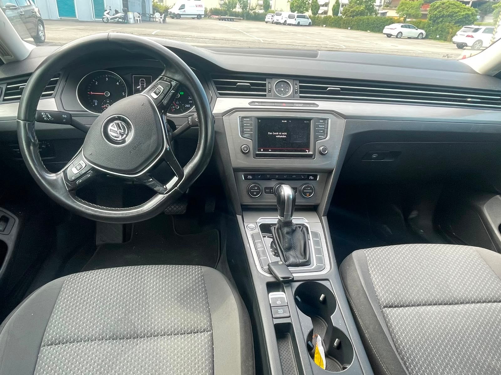 VW Passat Variant 2.0 TDI BMT Trendline DSG-image-9