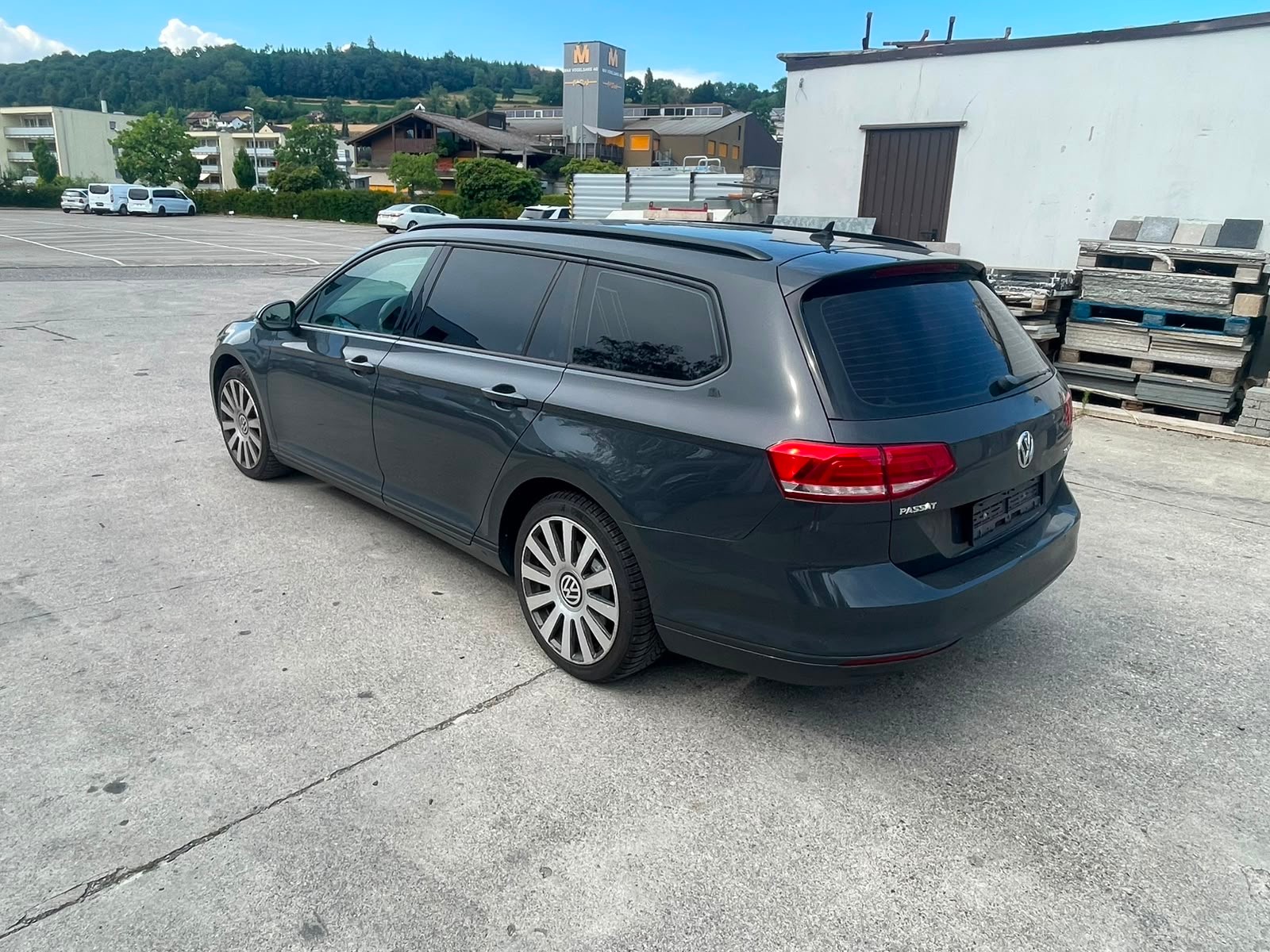 VW Passat Variant 2.0 TDI BMT Trendline DSG-image-8