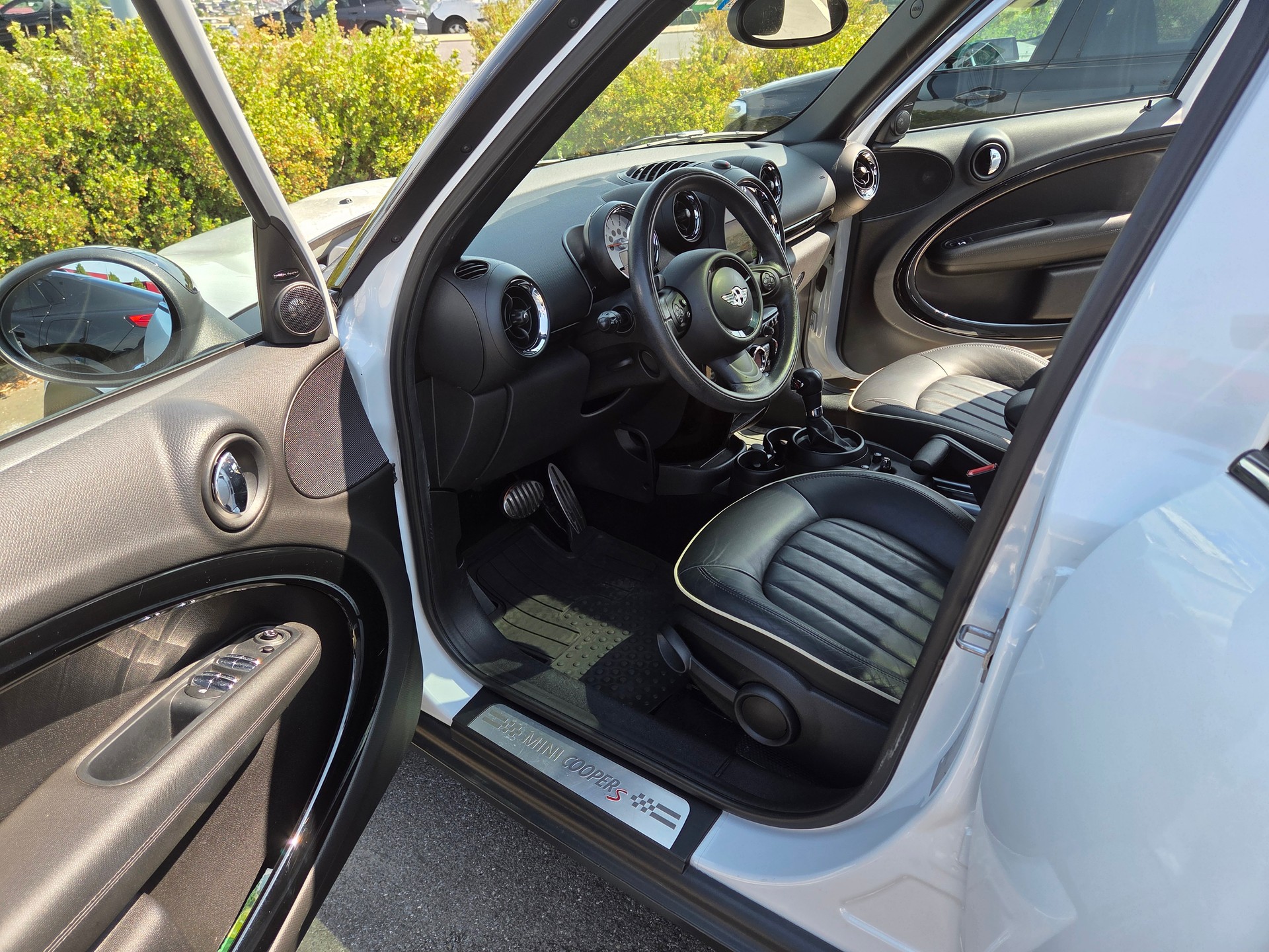 MINI 1.6i Cooper S ALL4-image-6