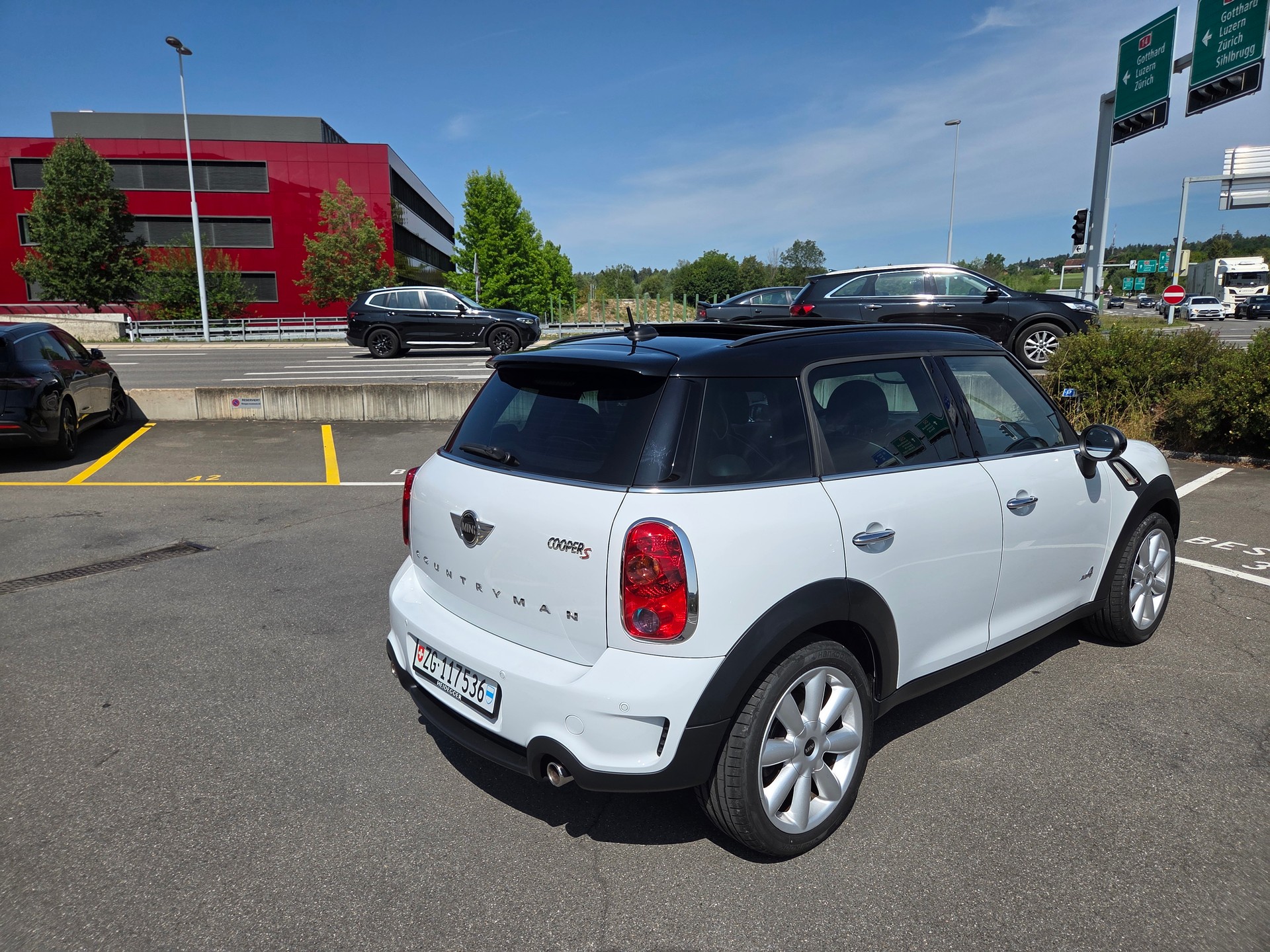 MINI 1.6i Cooper S ALL4-image-2