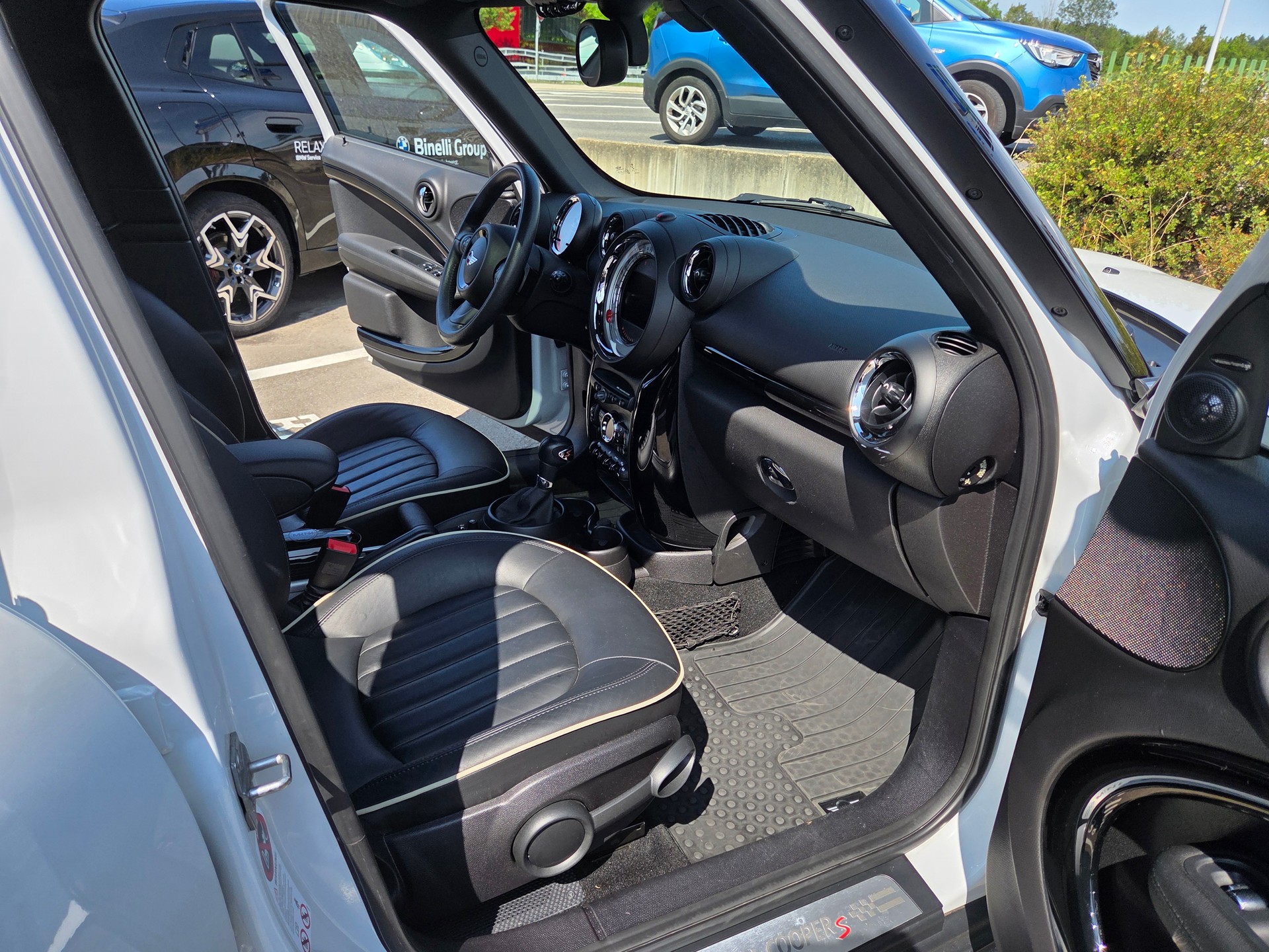 MINI 1.6i Cooper S ALL4-image-7