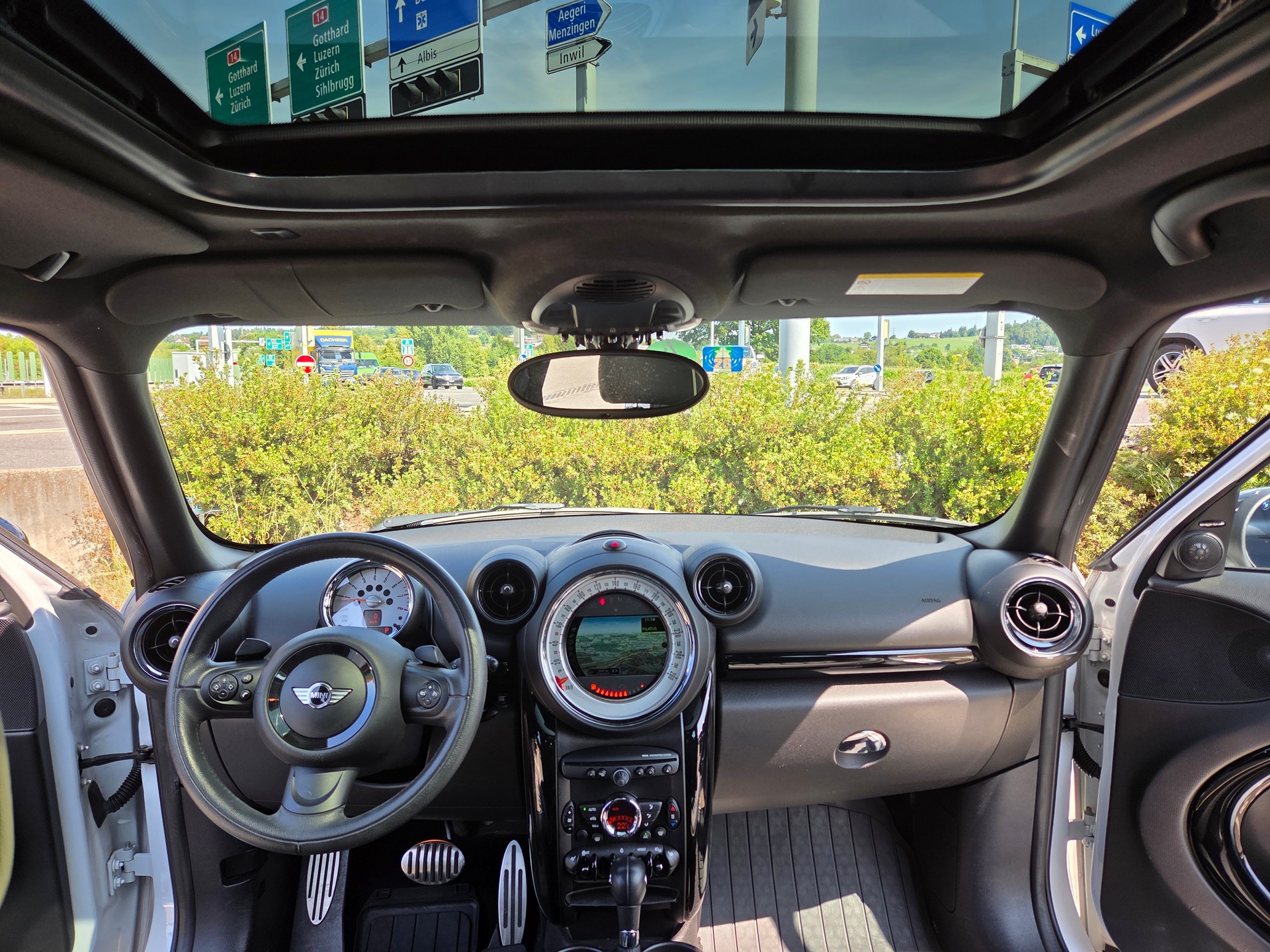 MINI 1.6i Cooper S ALL4-image-4