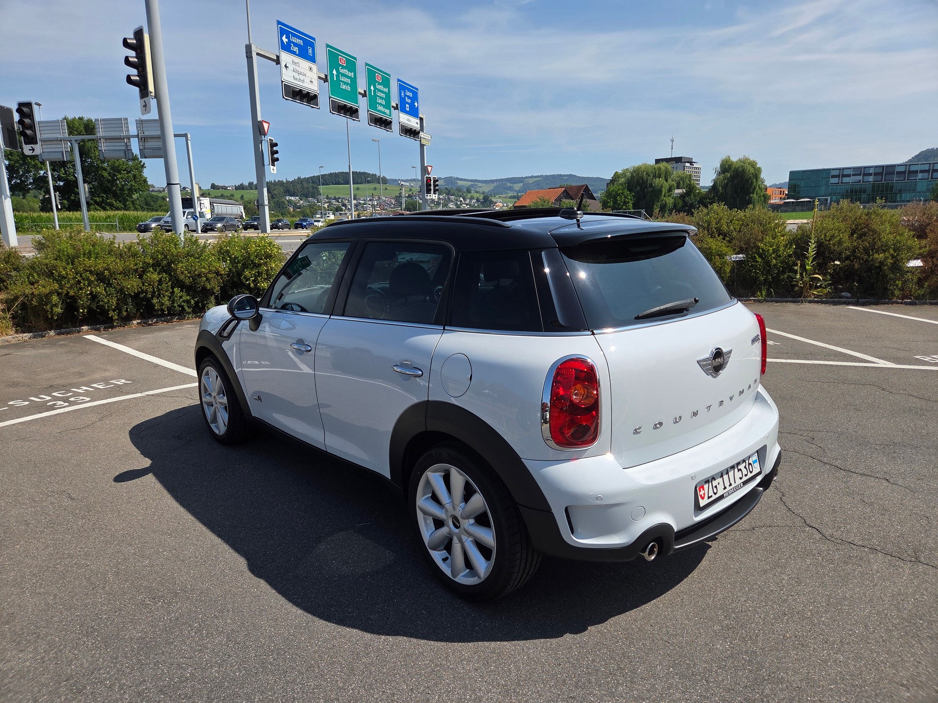 MINI 1.6i Cooper S ALL4-image-3