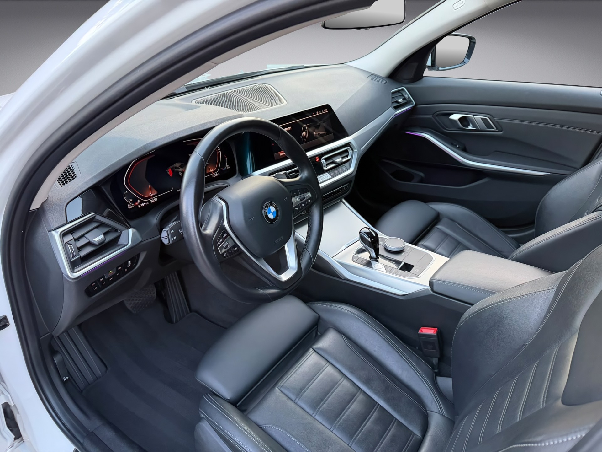 BMW 320d xDrive 48V Steptronic Sport Line-image-9