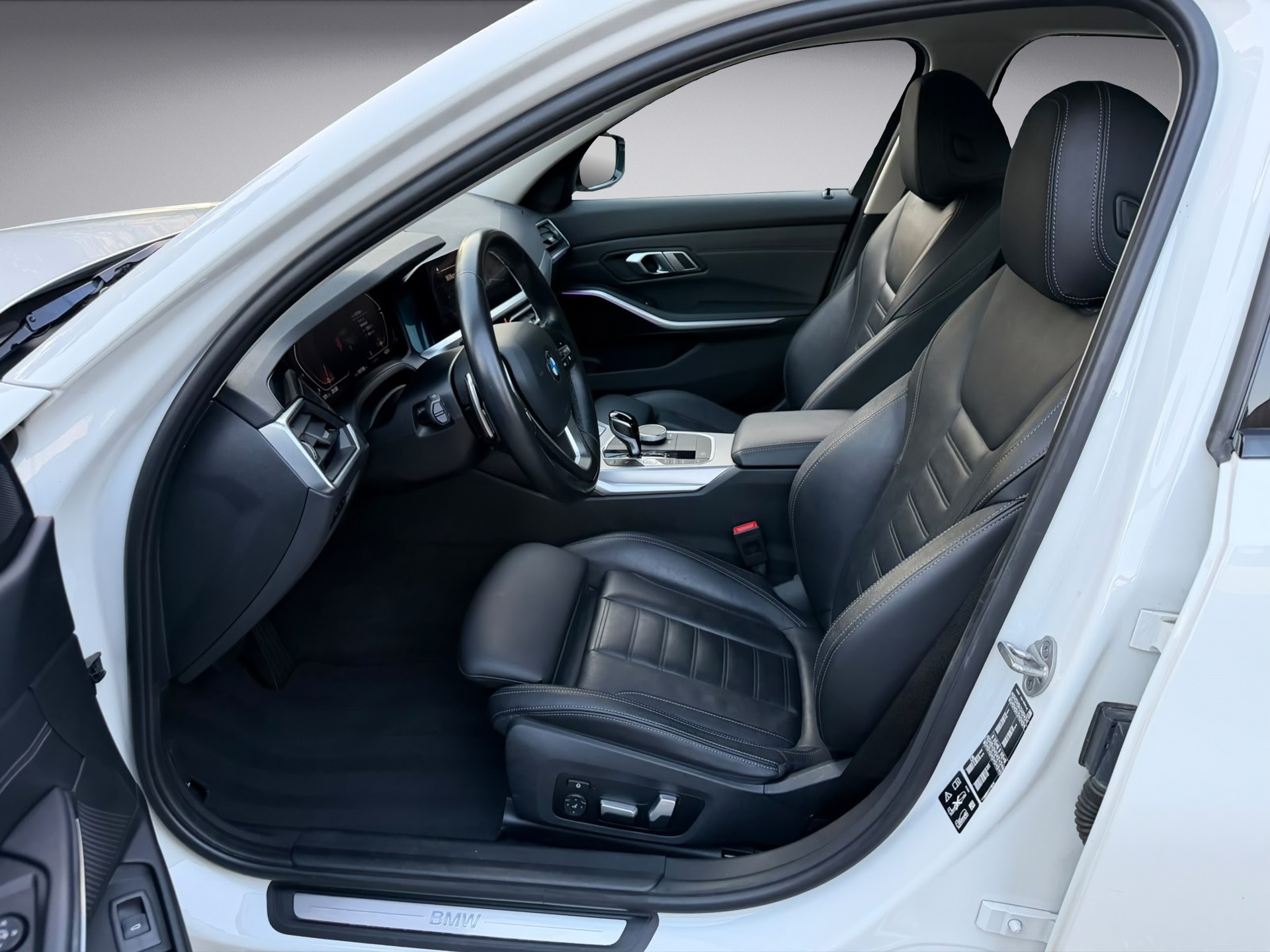 BMW 320d xDrive 48V Steptronic Sport Line-image-10