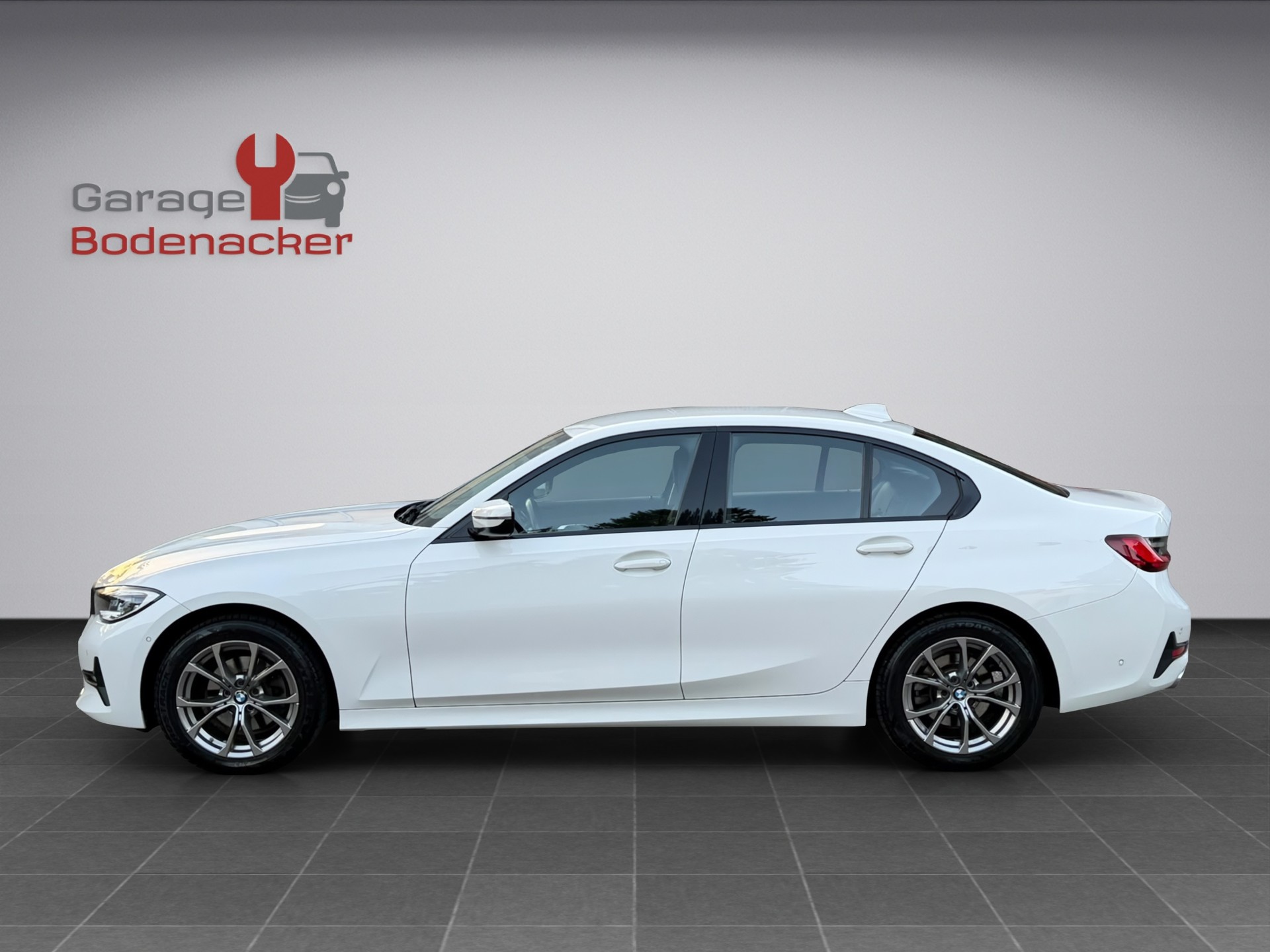 BMW 320d xDrive 48V Steptronic Sport Line-showroom-element-2