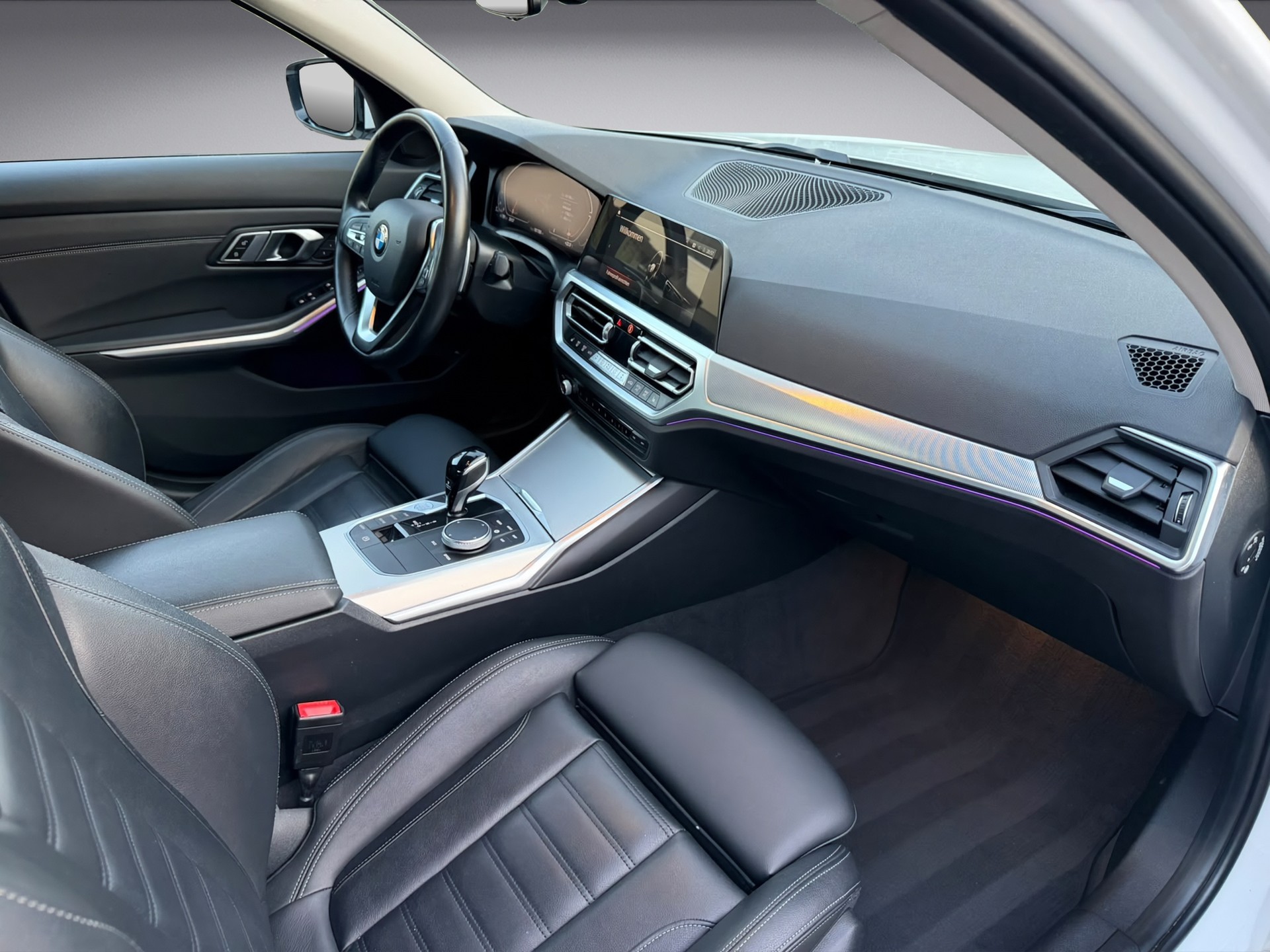 BMW 320d xDrive 48V Steptronic Sport Line-image-14
