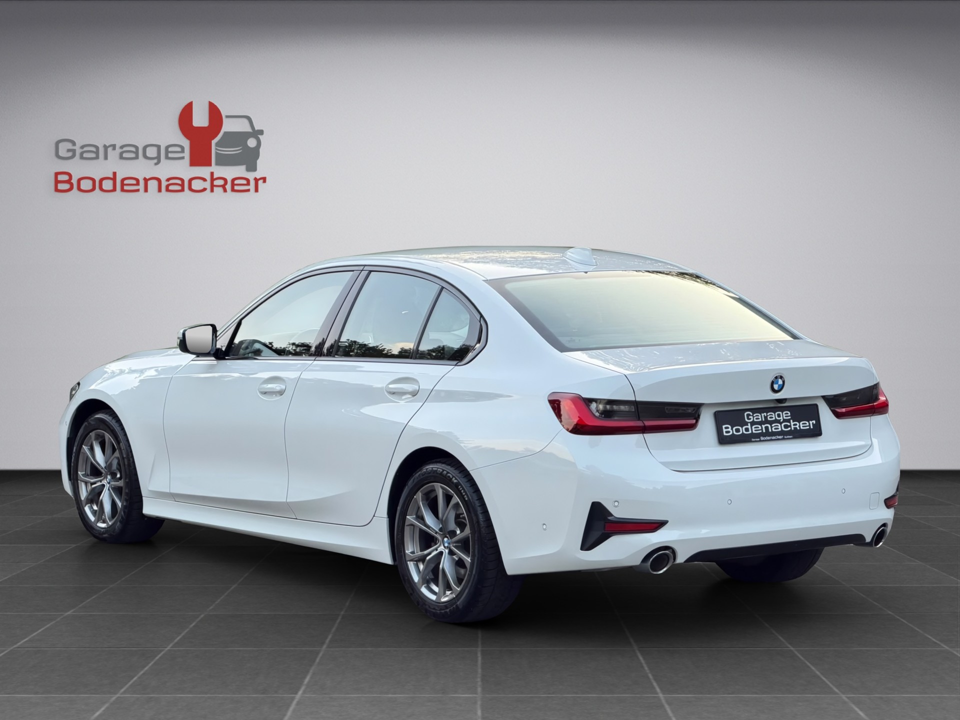 BMW 320d xDrive 48V Steptronic Sport Line-showroom-element-3