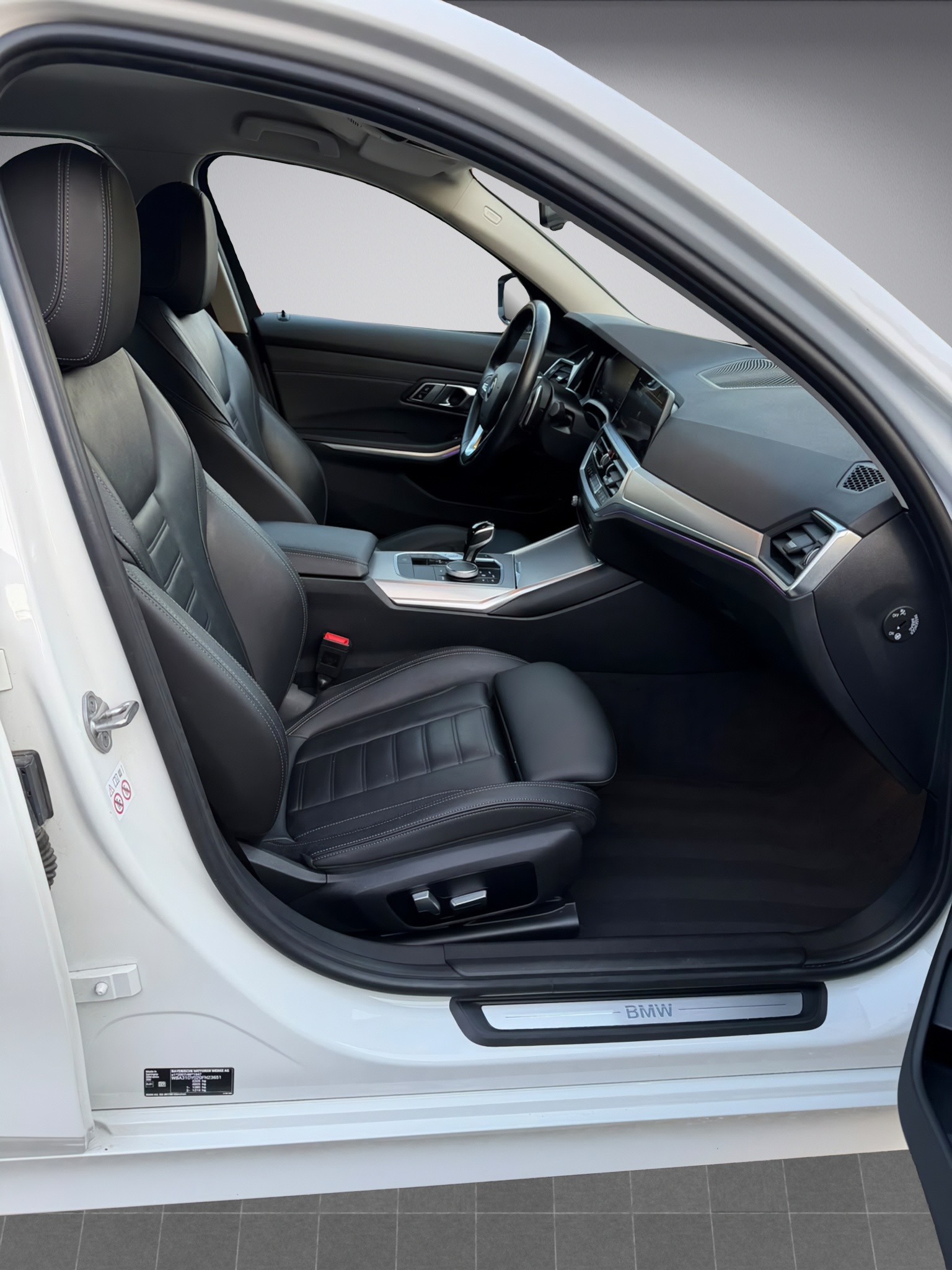 BMW 320d xDrive 48V Steptronic Sport Line-image-13