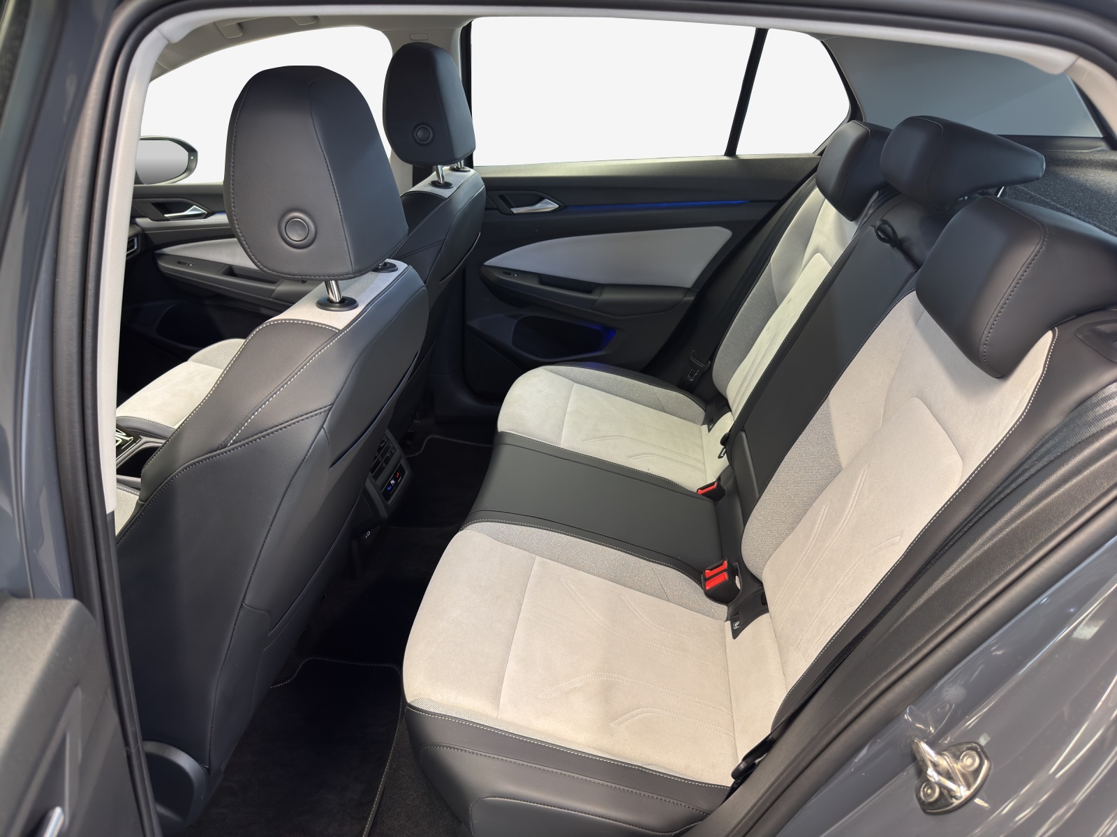 VW Golf 1.5 e TSI mHEV Style DSG-image-11