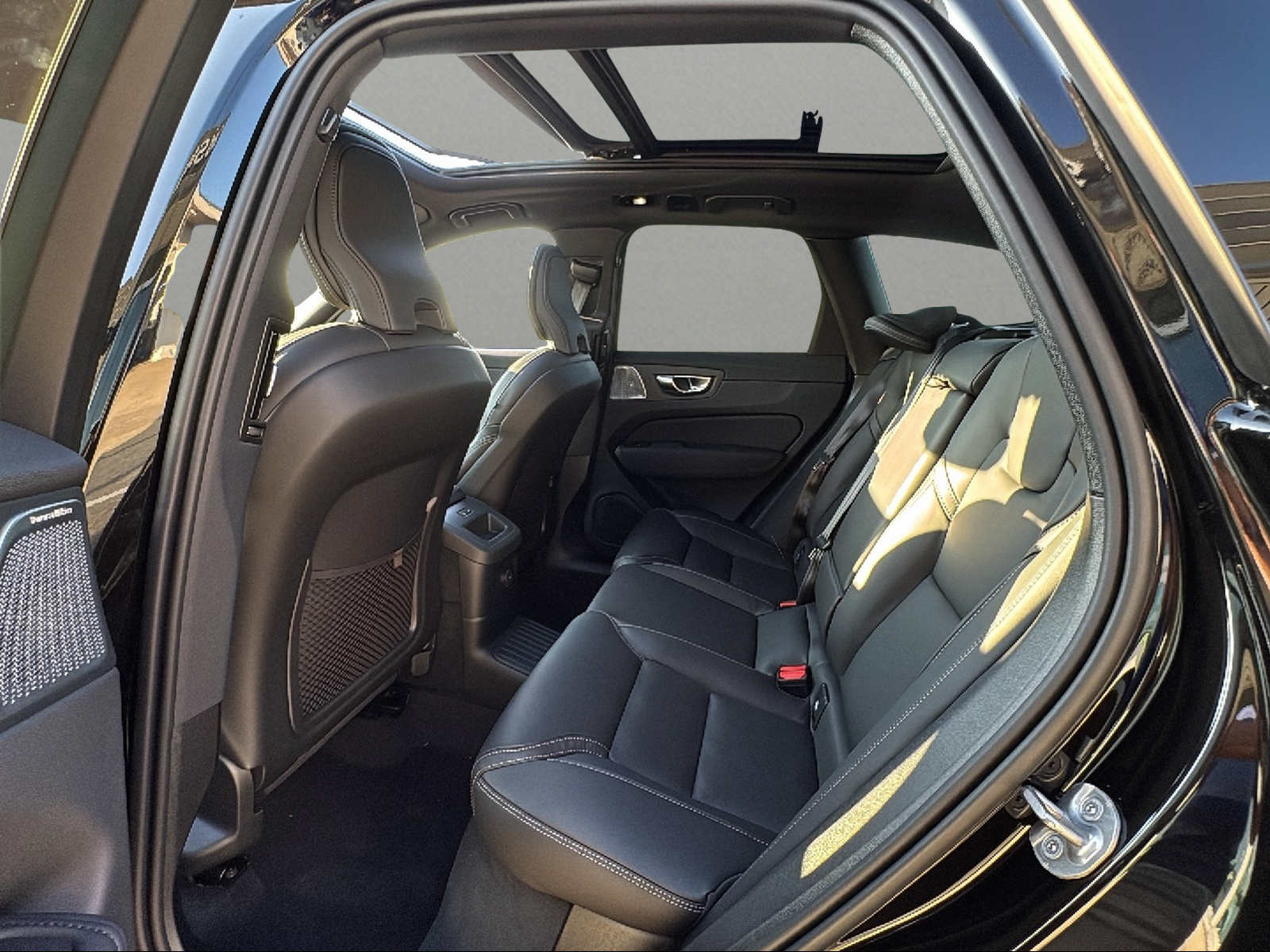 VOLVO XC60 T8 eAWD PluginHybrid Ultra Dark Geartronic-image-7