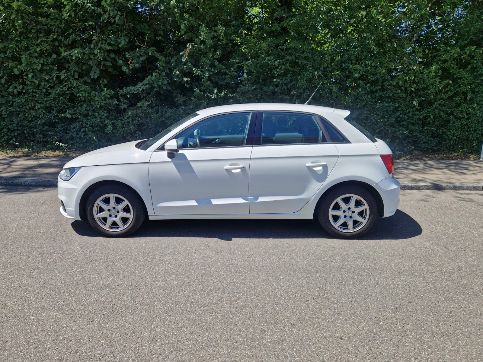 AUDI A1 Sportback 1.0 TFSI Ultra-image-4
