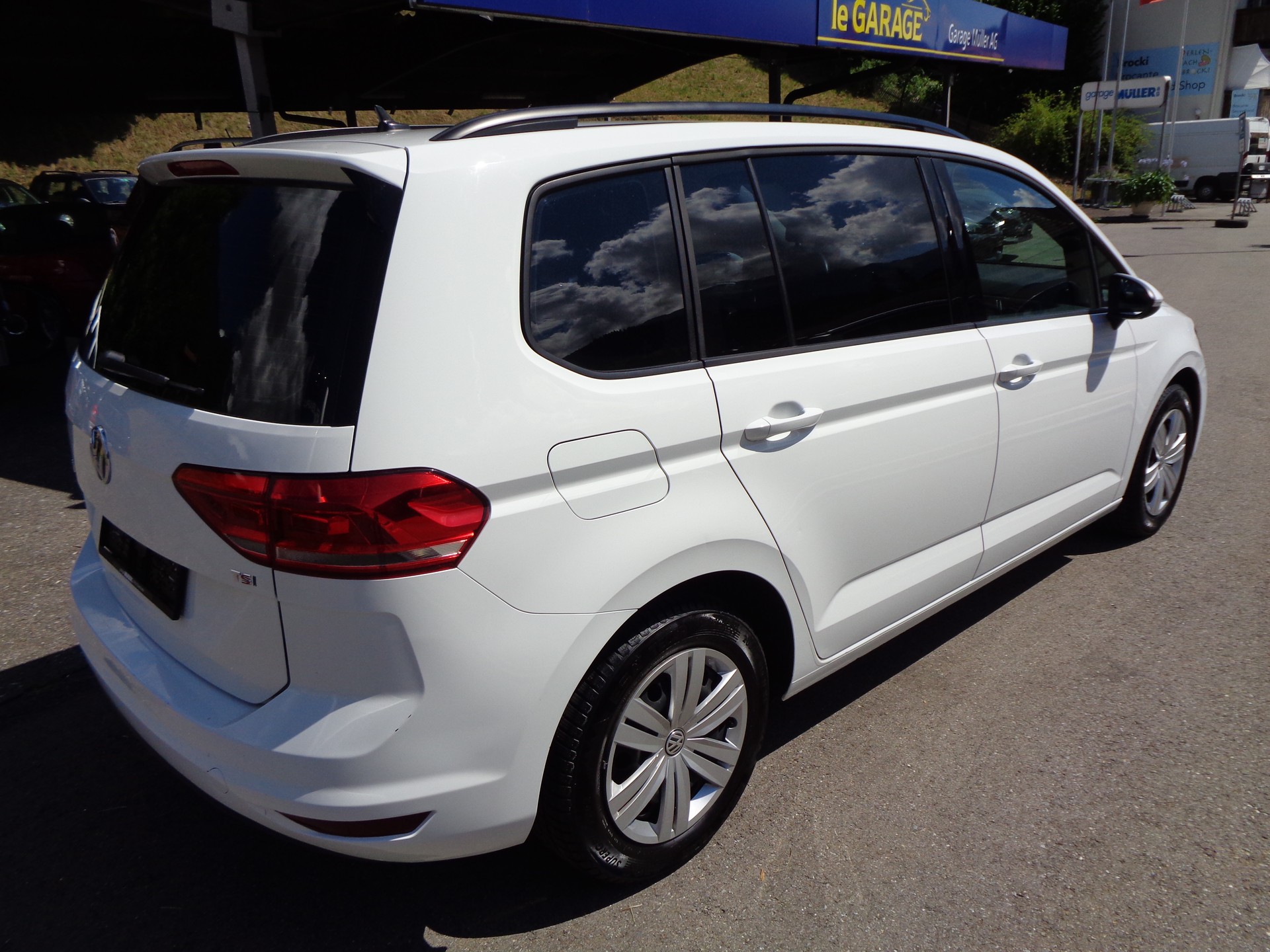 VW Touran 1.4 TSI BlueMotion Technology Trendline-image-2