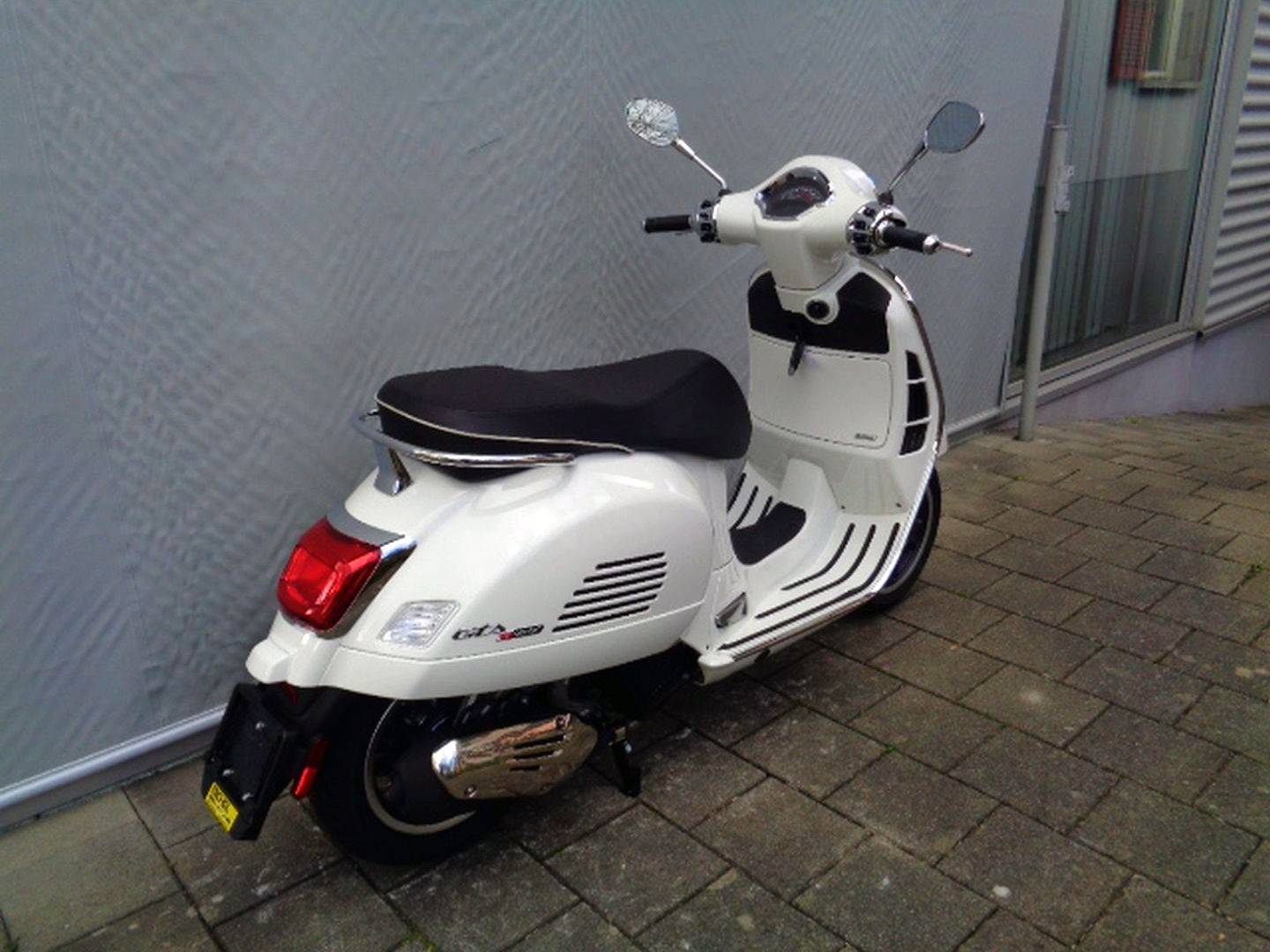 PIAGGIO VESPA GTS 125 RST-image-5