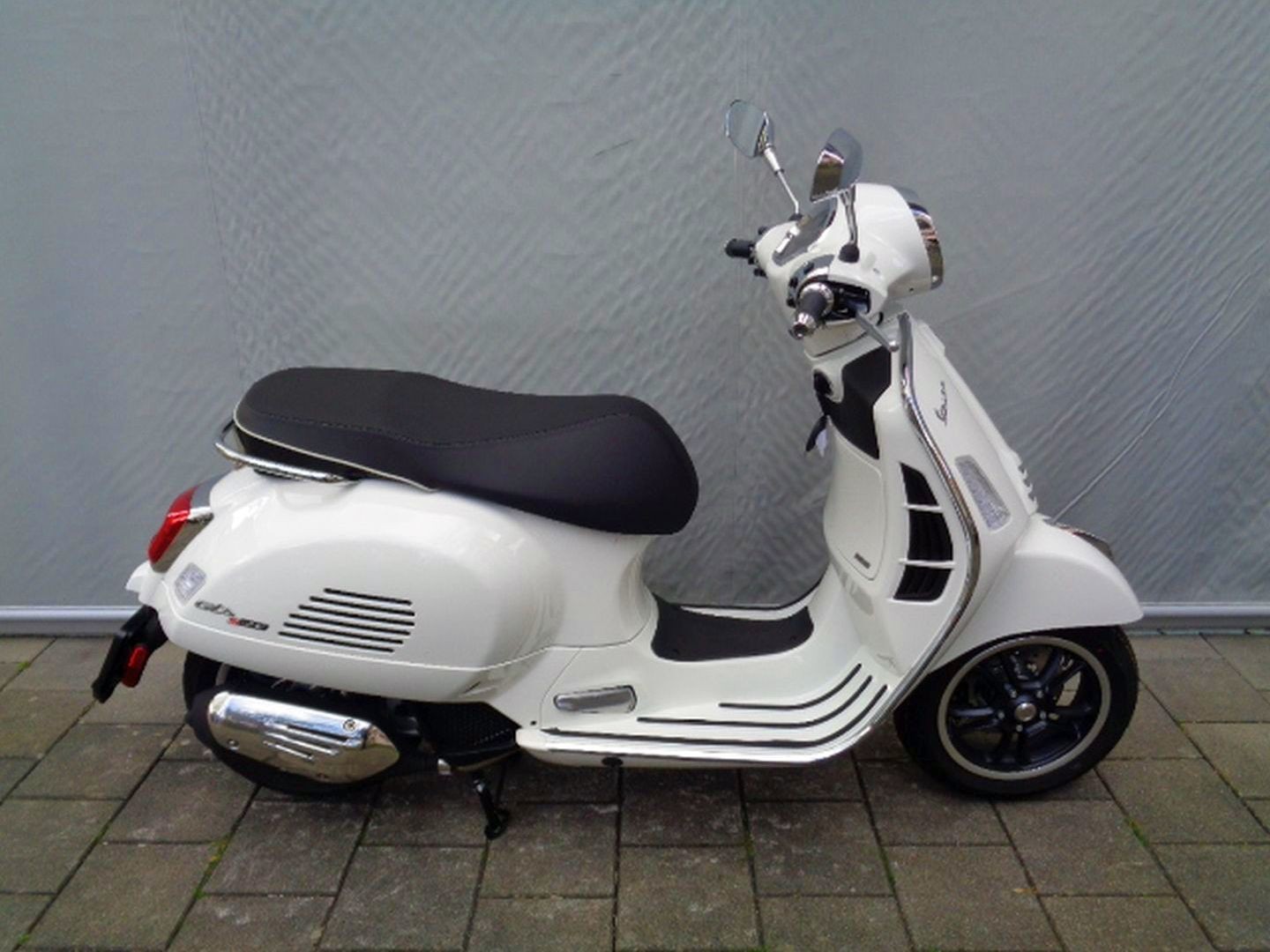 PIAGGIO VESPA GTS 125 RST-showroom-element-3