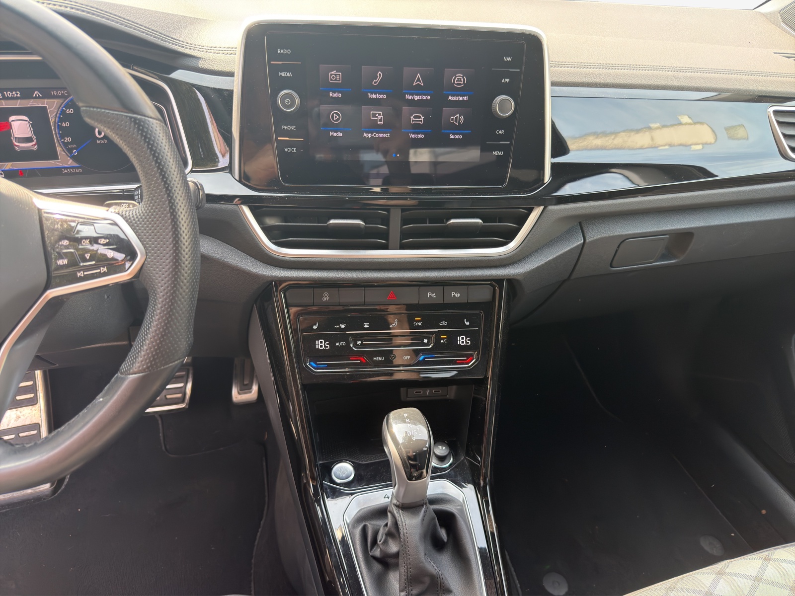 VW T-Roc 2.0 TSI R-Line DSG 4Motion-image-10