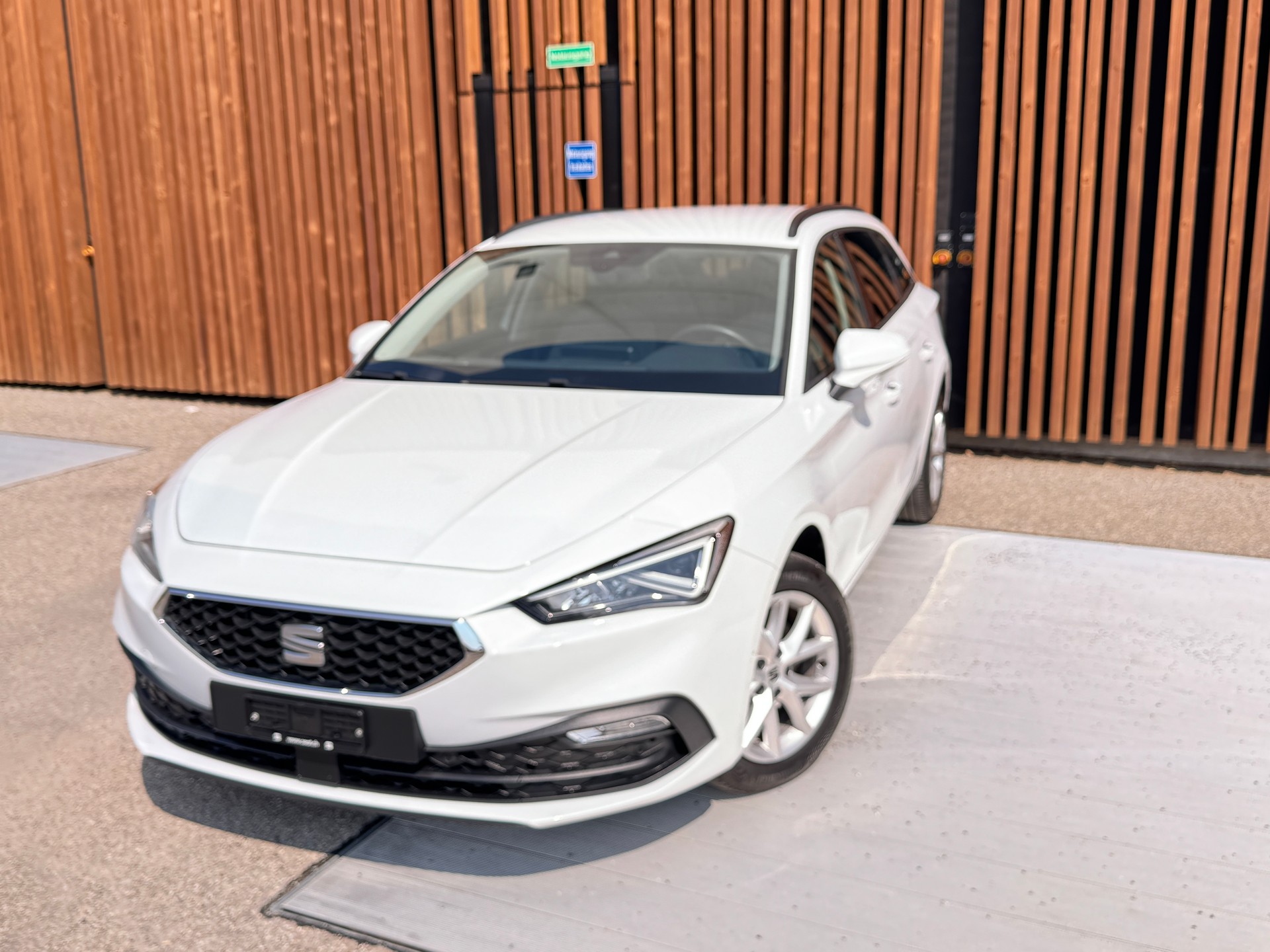 SEAT Leon ST 2.0 TDI EVO DSG Style-image-0