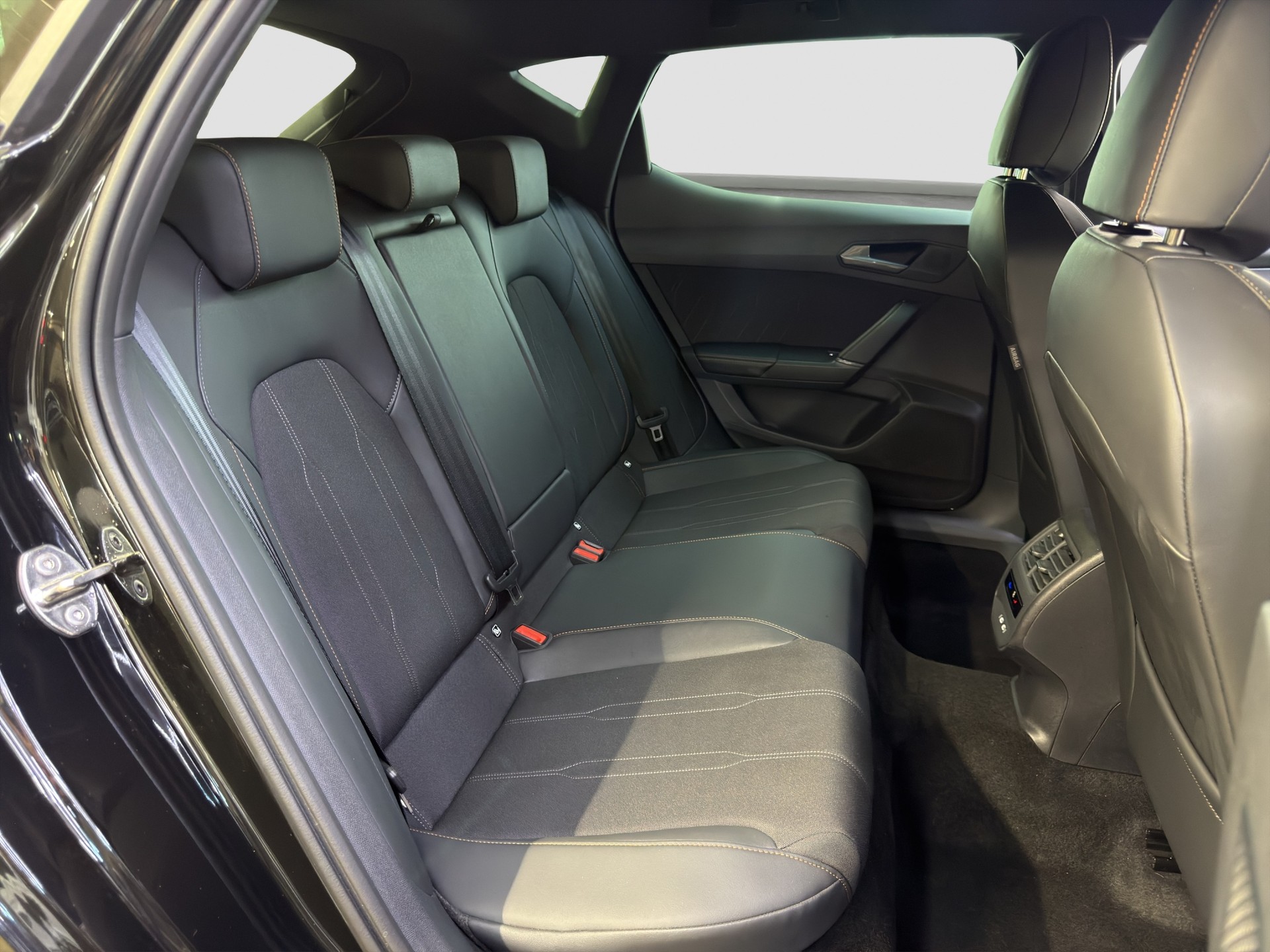 CUPRA LEON 1.5 TSI DSG - FACELIFT-image-14