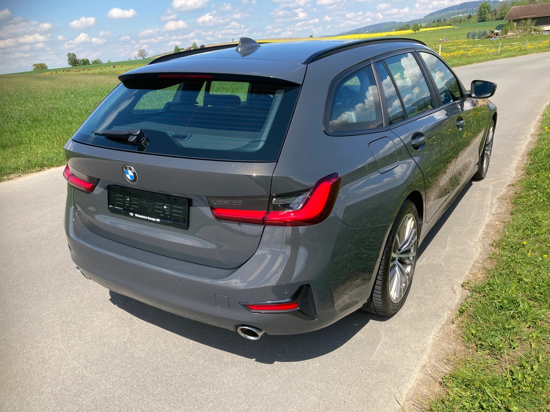 BMW 320d xDrive 48V Touring Luxury Line Steptronic-image-2