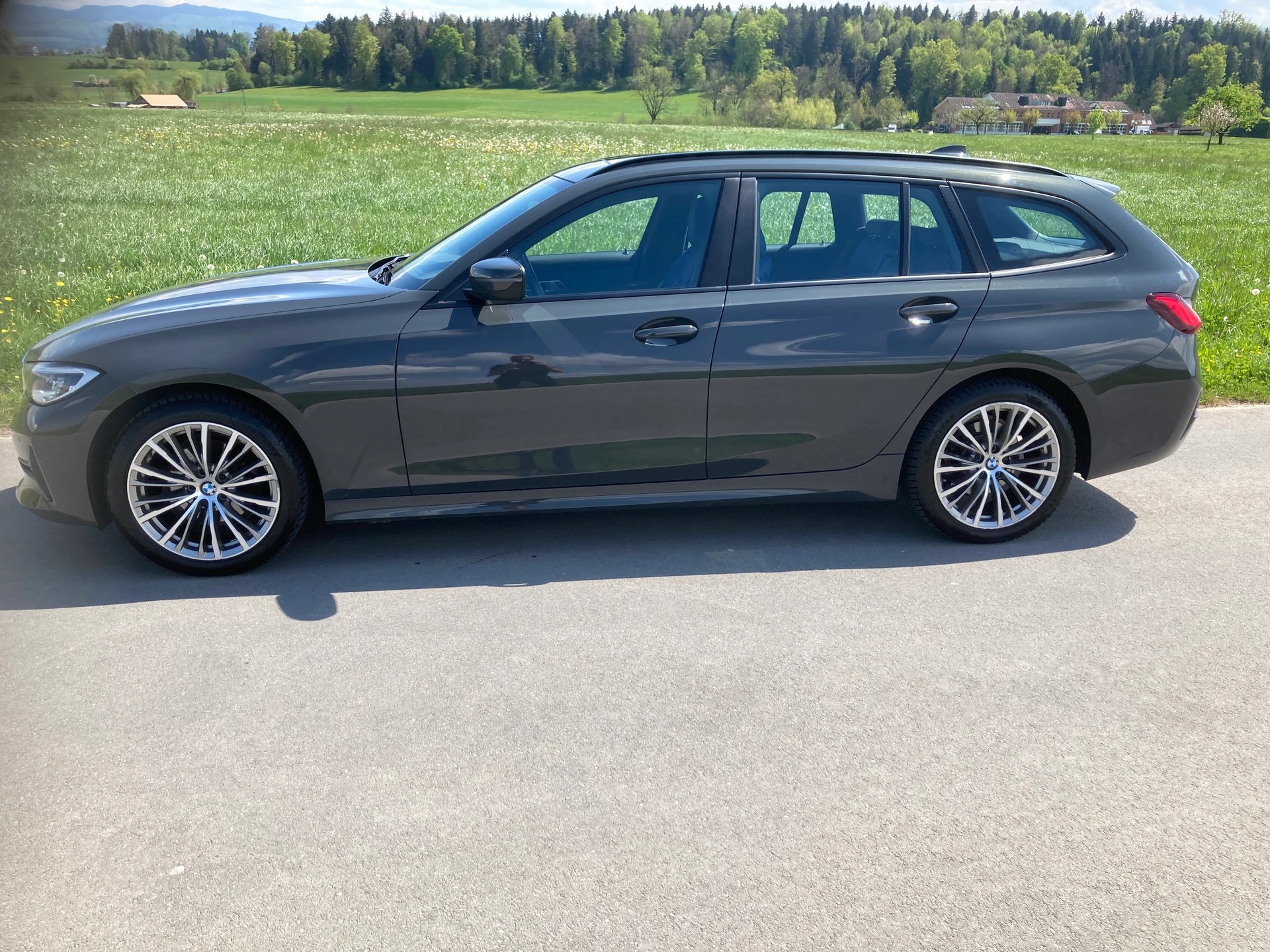 BMW 320d xDrive 48V Touring Luxury Line Steptronic-image-4