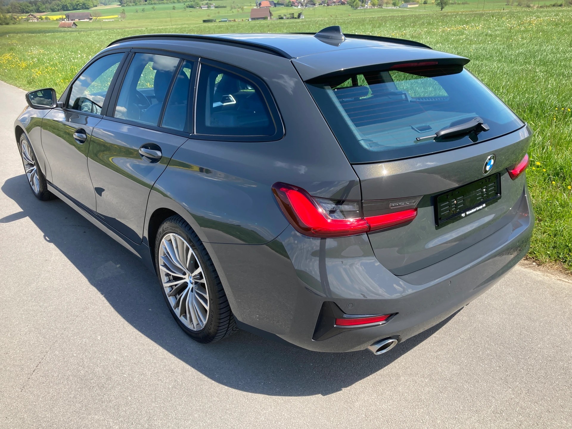 BMW 320d xDrive 48V Touring Luxury Line Steptronic-image-3