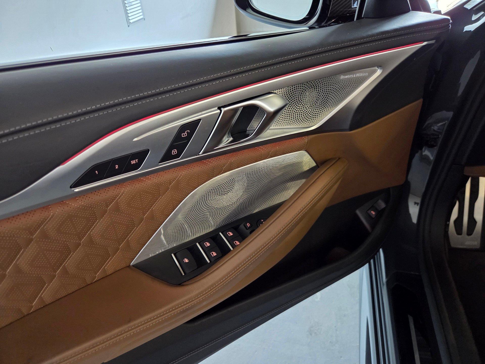 BMW M8 Competition xDrive Cabriolet-image-13
