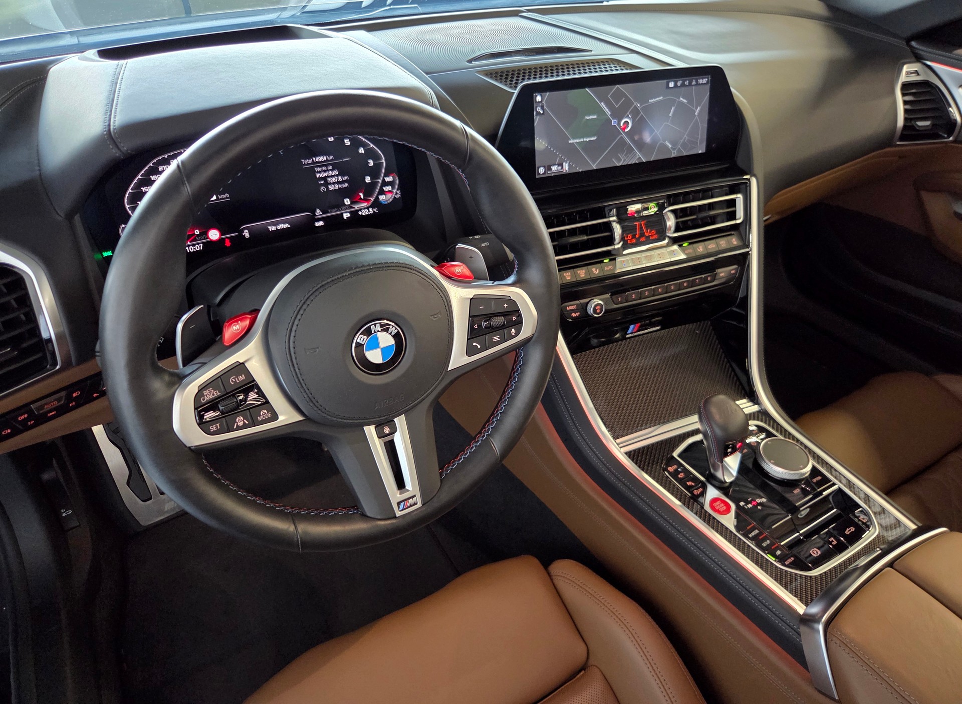 BMW M8 Competition xDrive Cabriolet-image-12