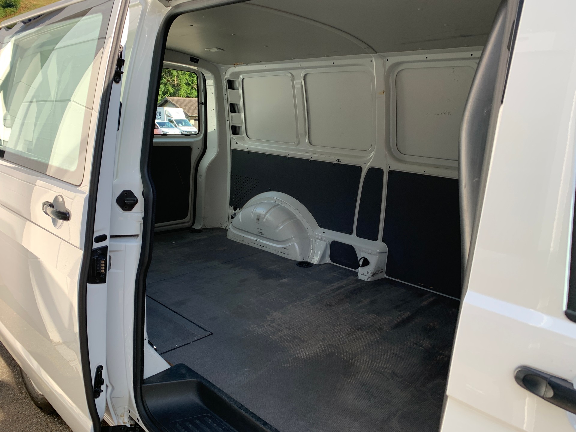 VW T6.1 2.0 TDI-image-13