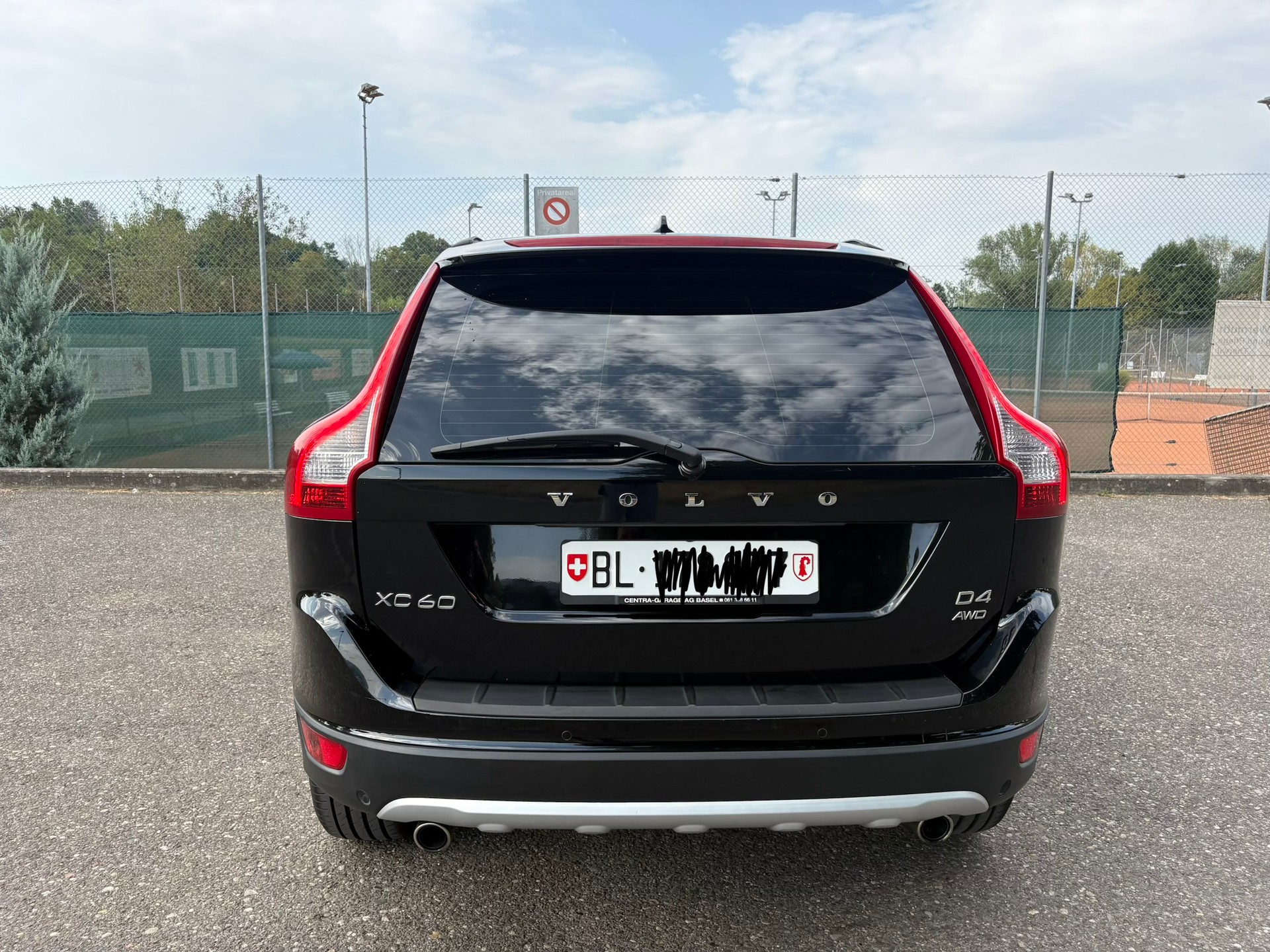 VOLVO 2.4 D4 Momentum AWD Husky Edition Geartronic mit Winter Reifen-image-1