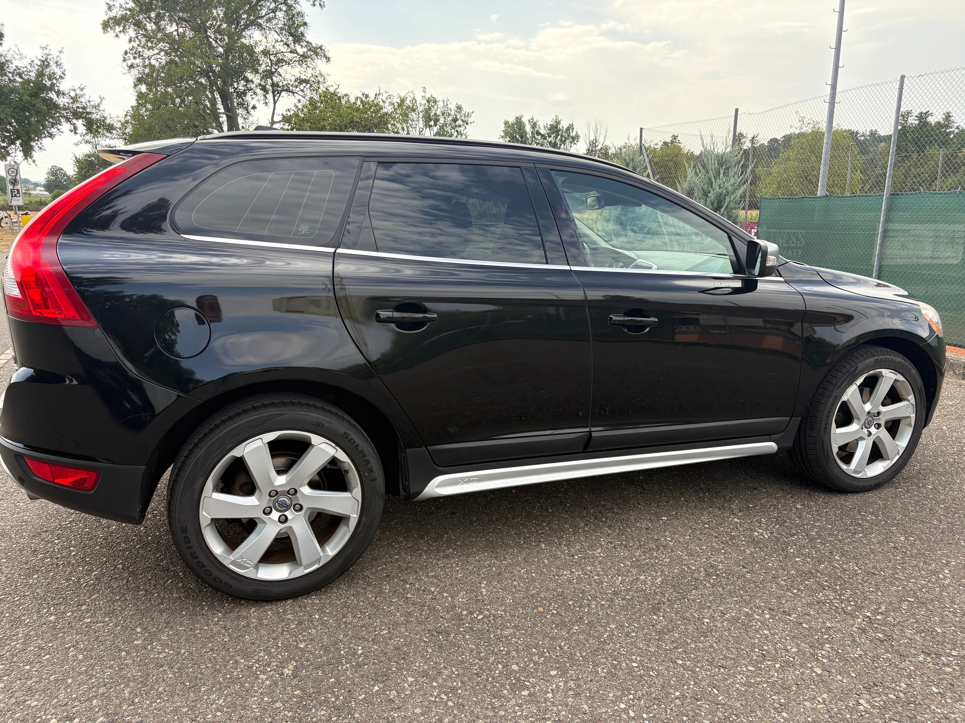 VOLVO 2.4 D4 Momentum AWD Husky Edition Geartronic mit Winter Reifen-image-2
