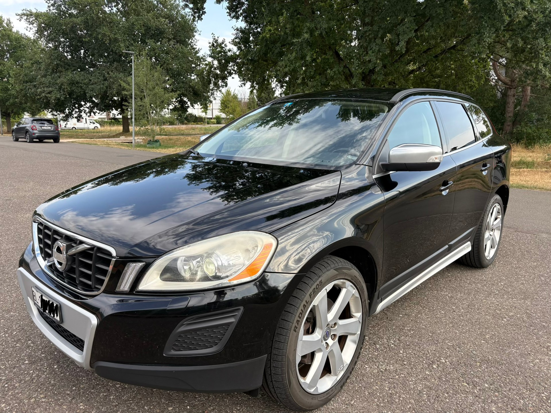 VOLVO 2.4 D4 Momentum AWD Husky Edition Geartronic mit Winter Reifen-image-0